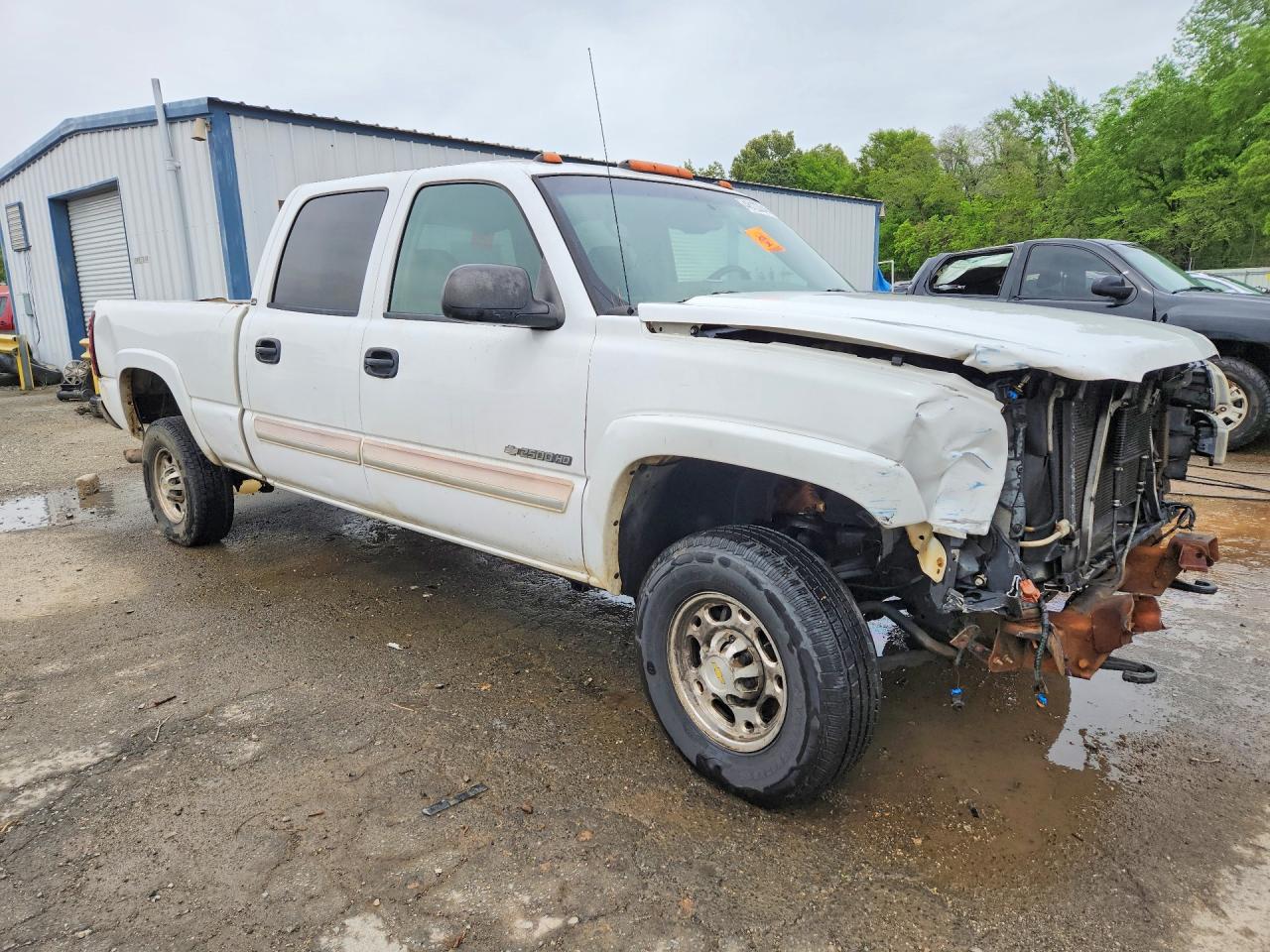 2003 Chevrolet Silverado C2500 Heavy Duty White vin: 1GCHC23U23F258932