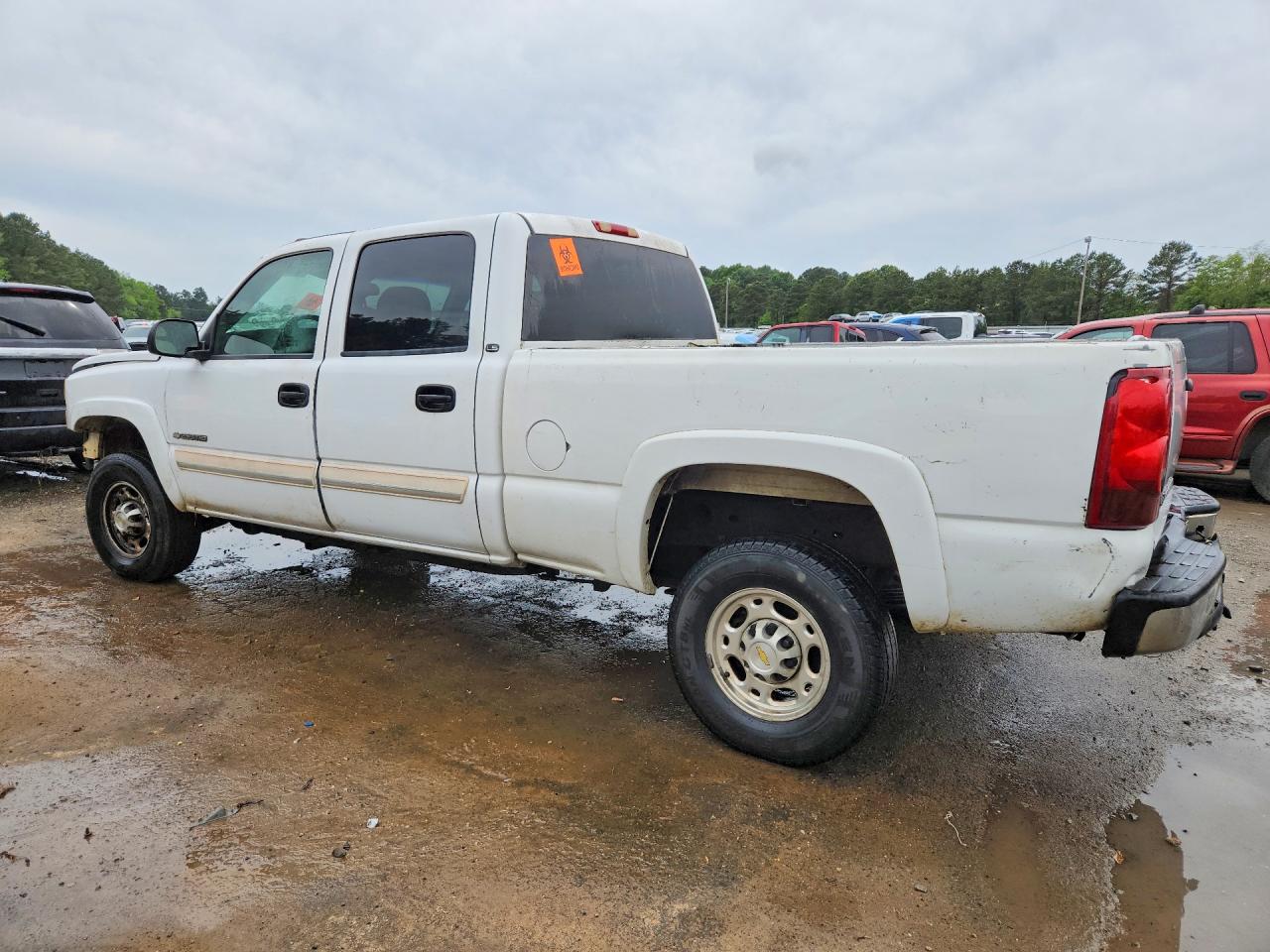 2003 Chevrolet Silverado C2500 Heavy Duty White vin: 1GCHC23U23F258932