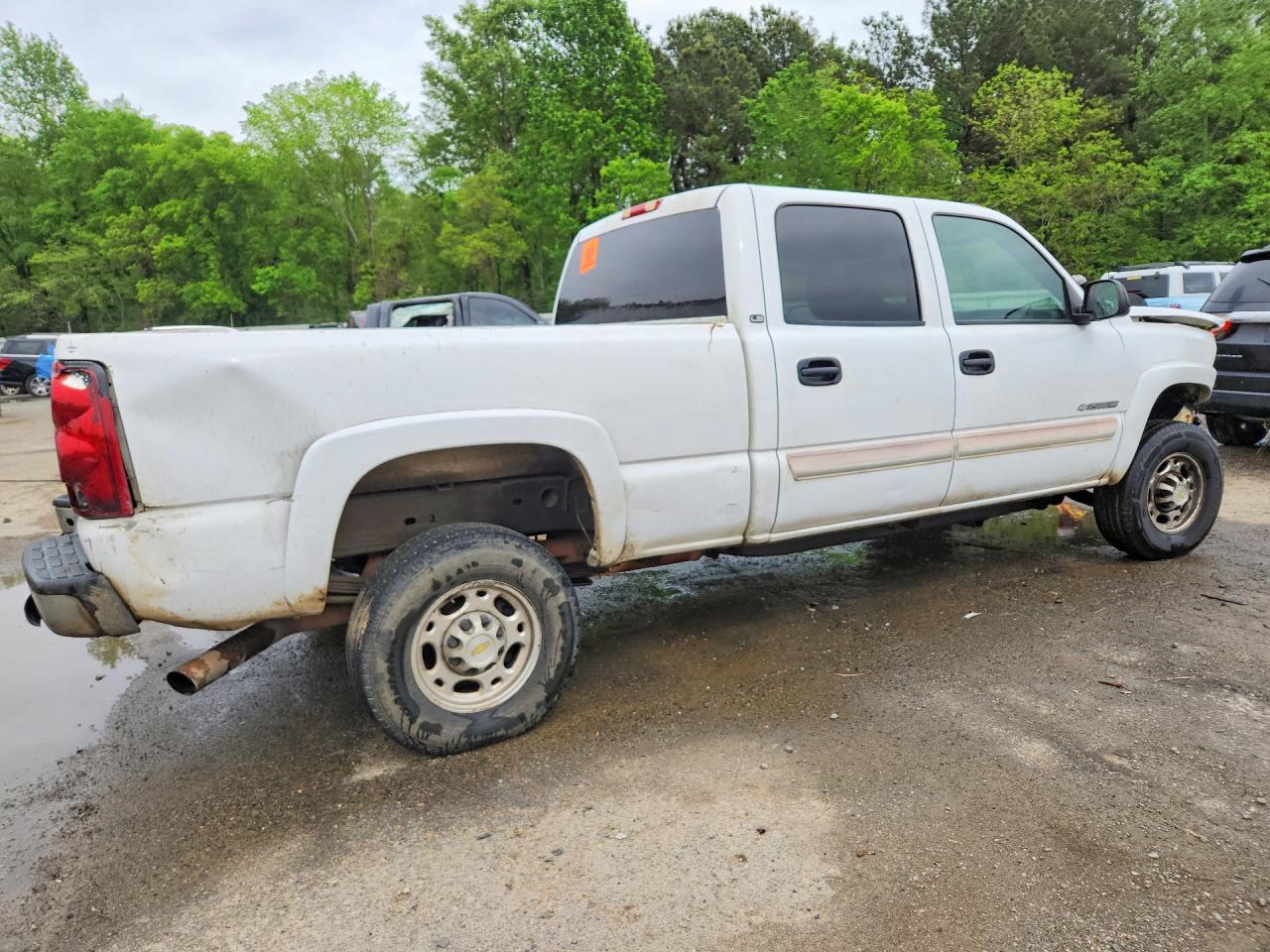 2003 Chevrolet Silverado C2500 Heavy Duty White vin: 1GCHC23U23F258932