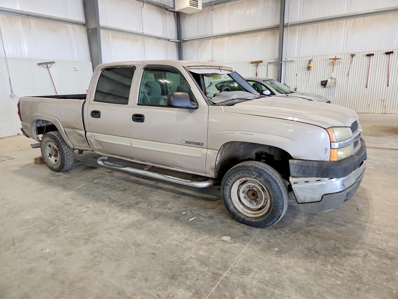 2004 Chevrolet Silverado C2500 Heavy Duty Tan vin: 1GCHC23U34F258441