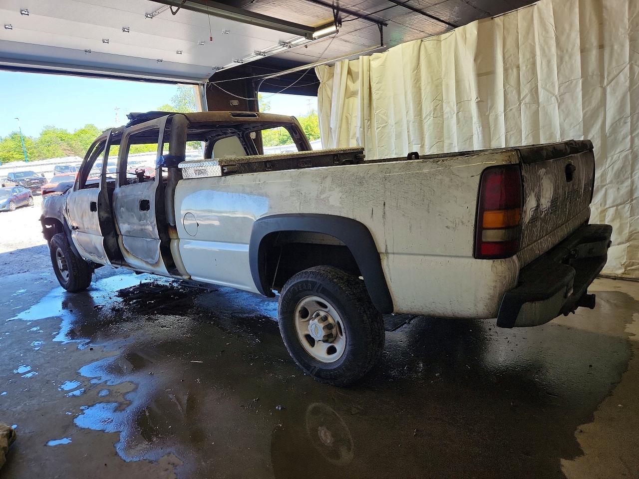 2001 Chevrolet Silverado C2500 Heavy Duty White vin: 1GCHC23U41F190307