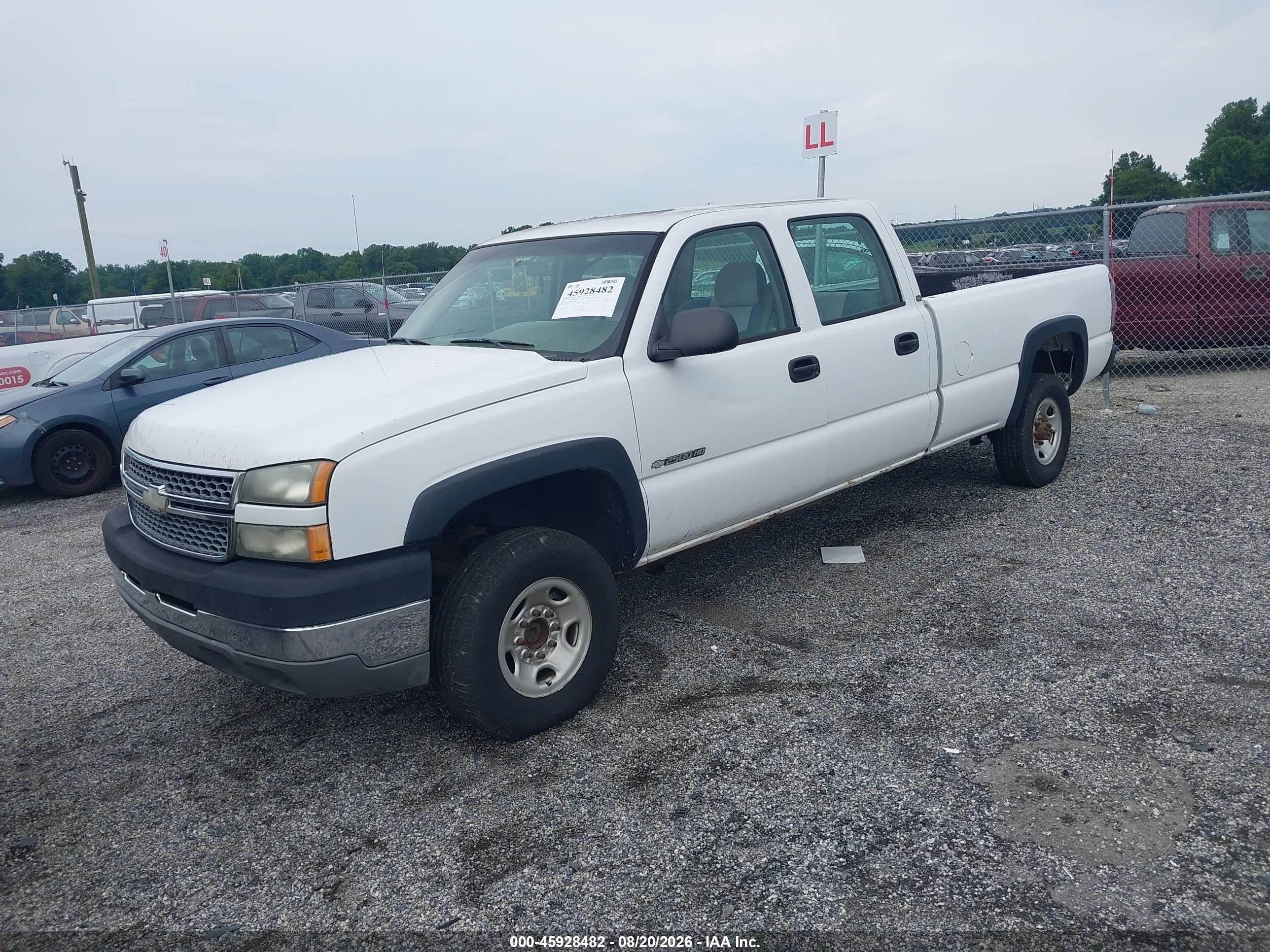 2005 Chevrolet Silverado 2500hd Work Truck White vin: 1GCHC23U65F857190