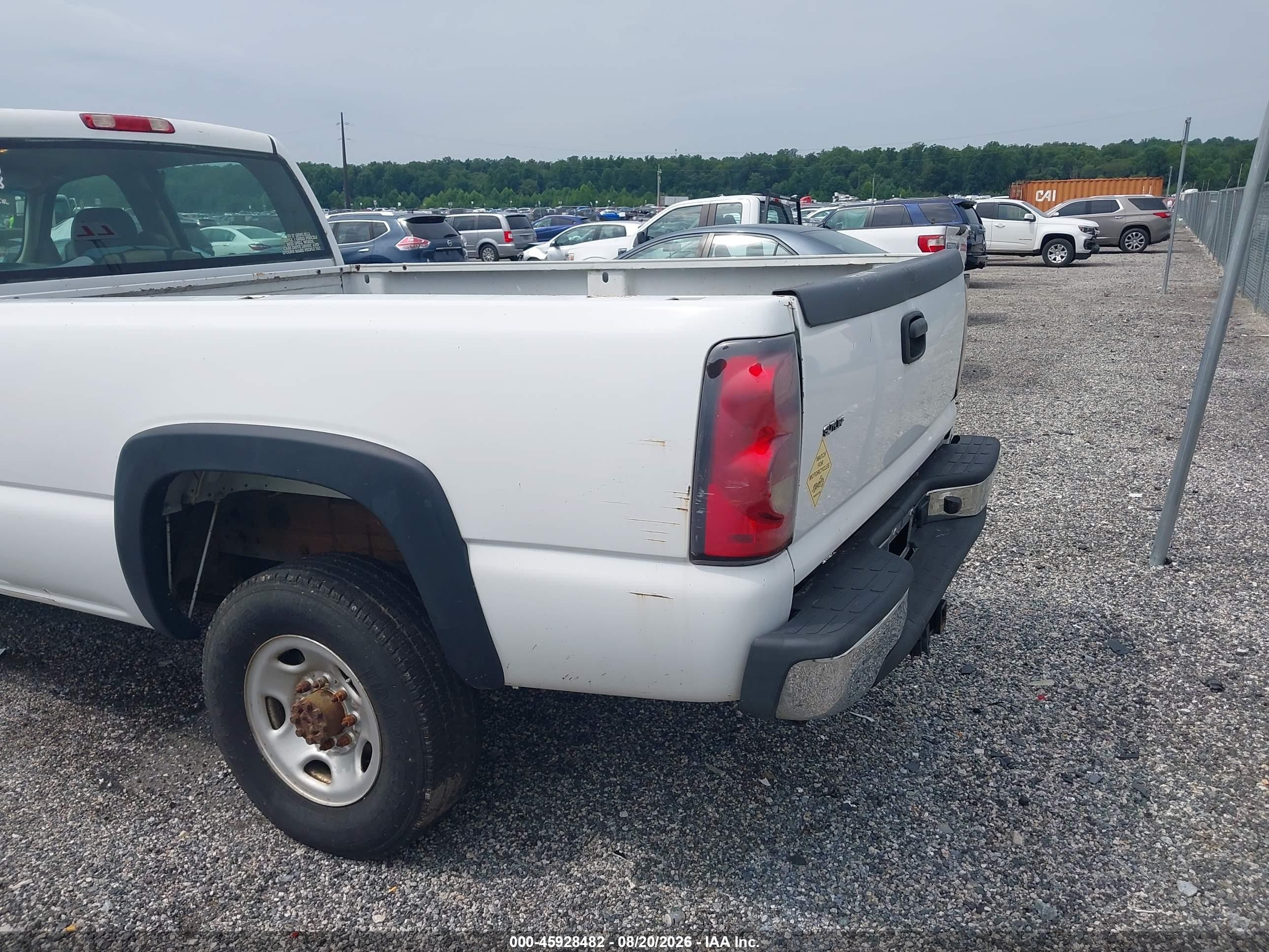 2005 Chevrolet Silverado 2500hd Work Truck White vin: 1GCHC23U65F857190