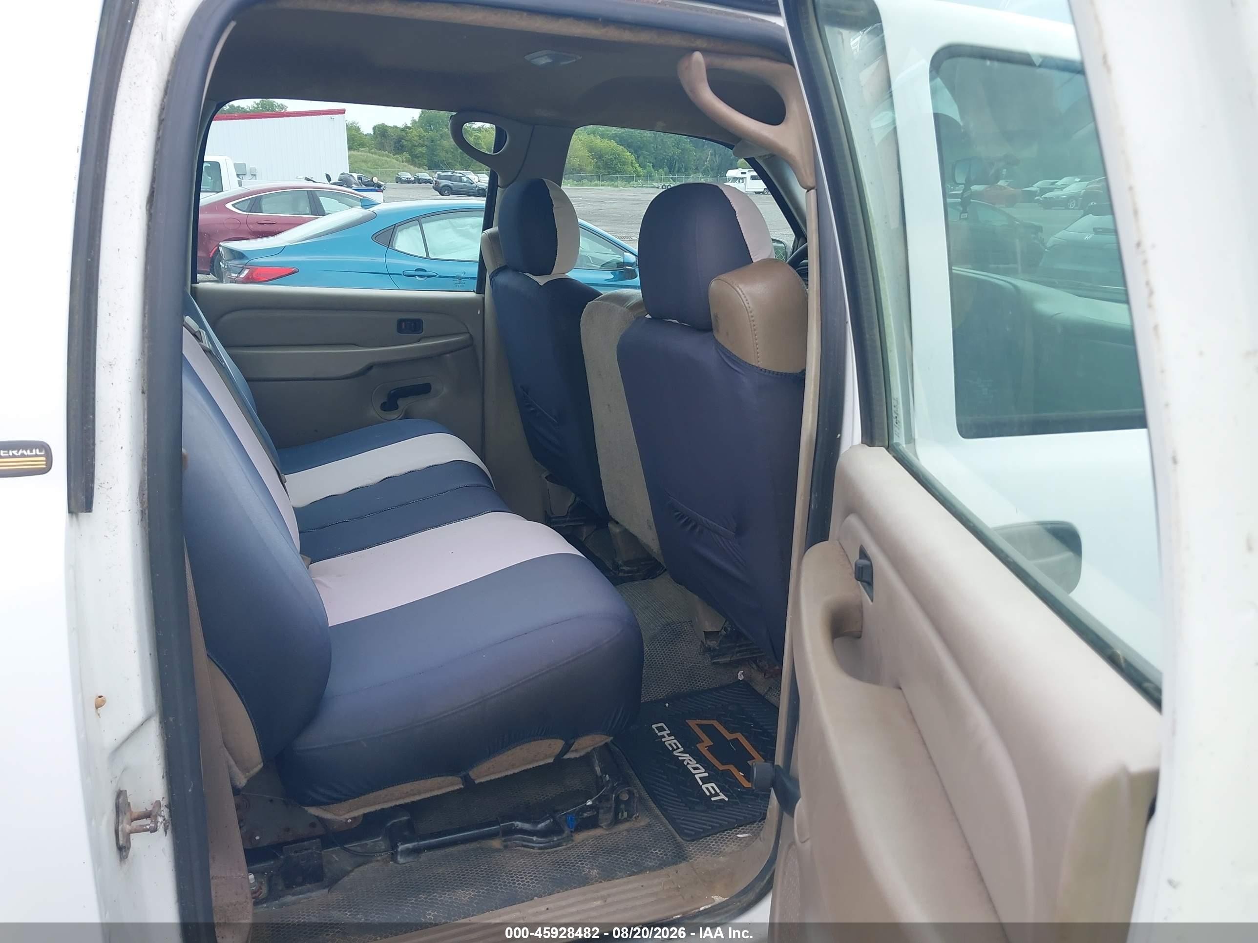 2005 Chevrolet Silverado 2500hd Work Truck White vin: 1GCHC23U65F857190