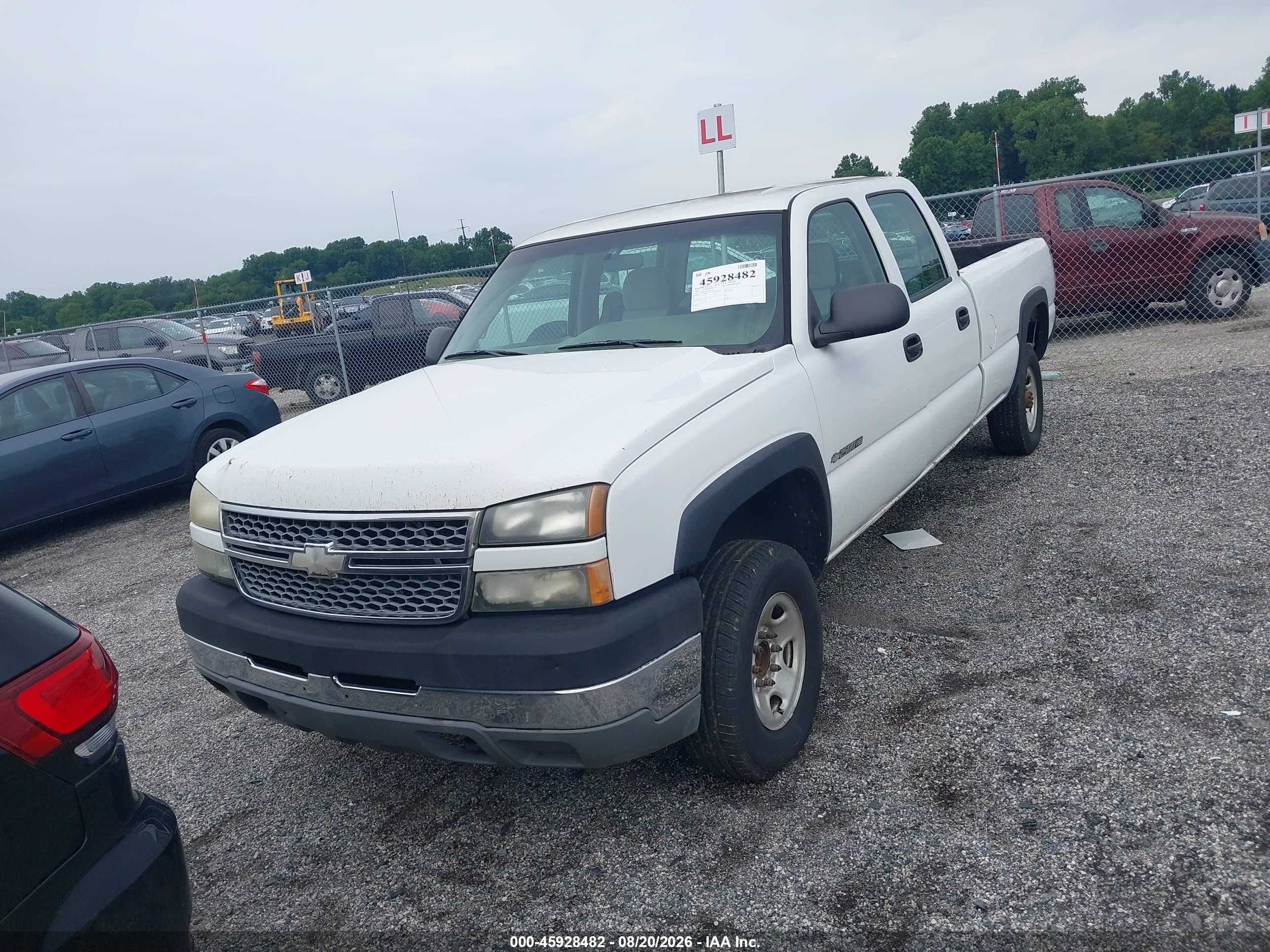 2005 Chevrolet Silverado 2500hd Work Truck White vin: 1GCHC23U65F857190