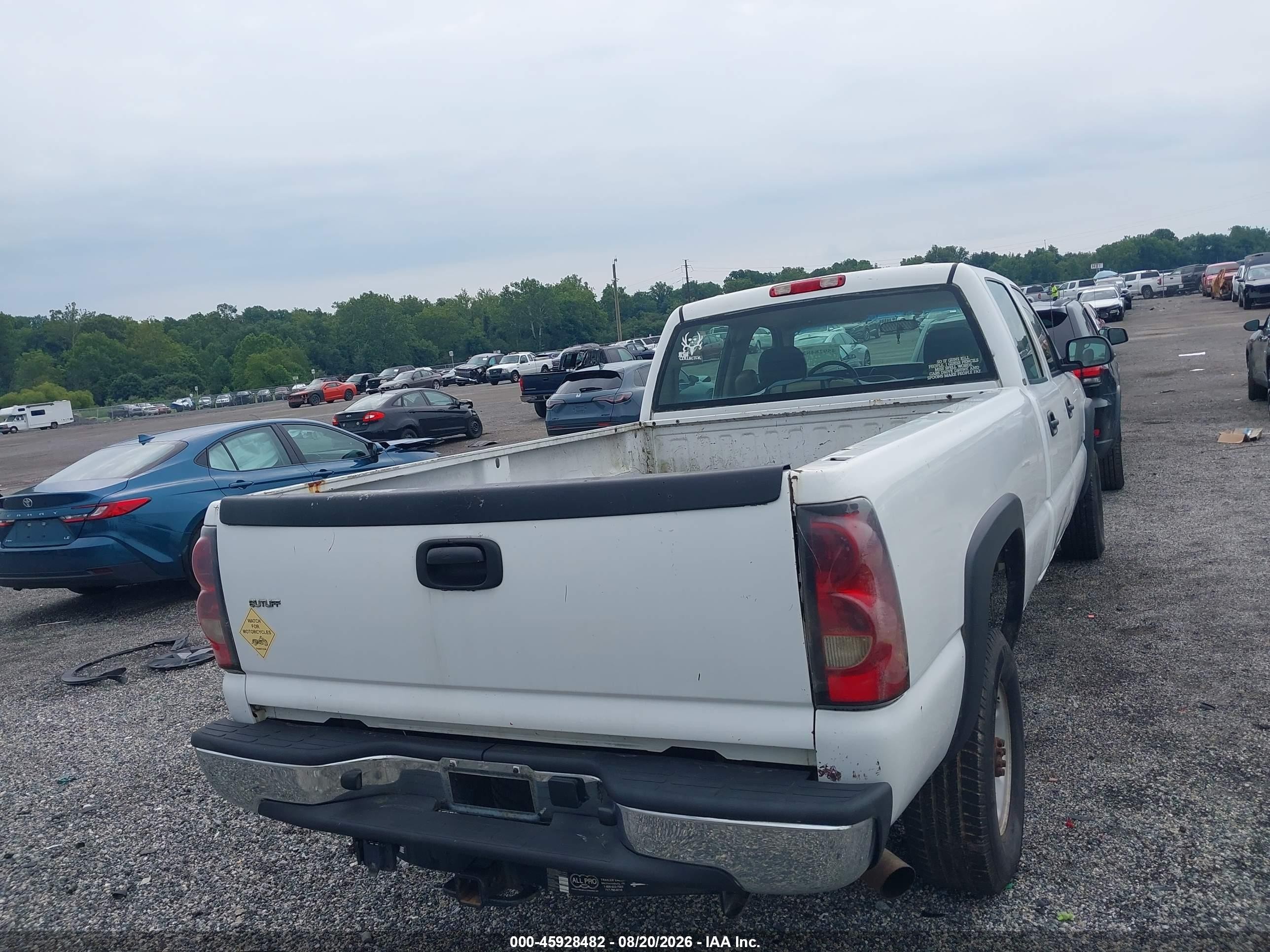 2005 Chevrolet Silverado 2500hd Work Truck White vin: 1GCHC23U65F857190