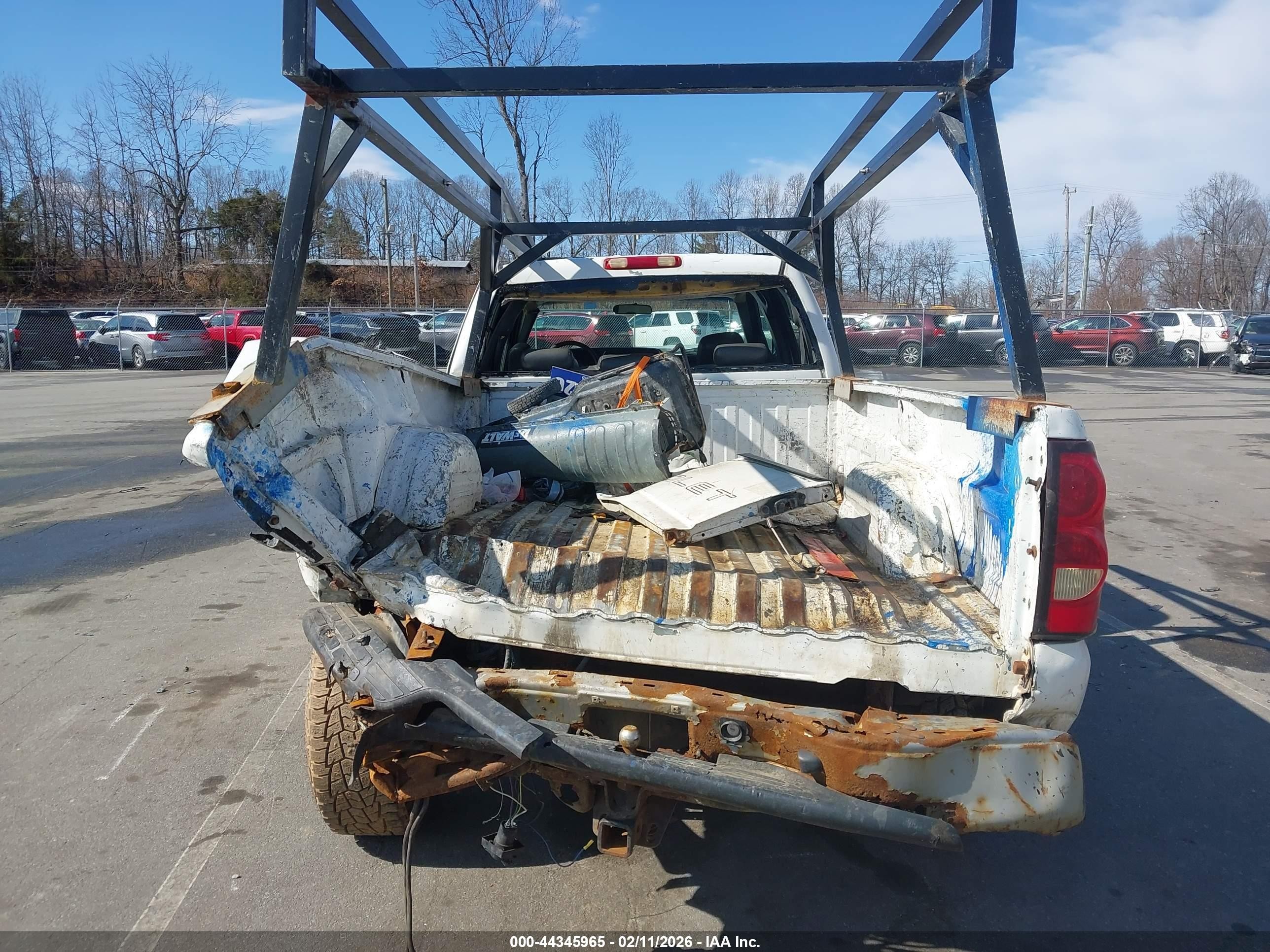 2005 Chevrolet Silverado 2500hd Work Truck White vin: 1GCHC23U75F958397