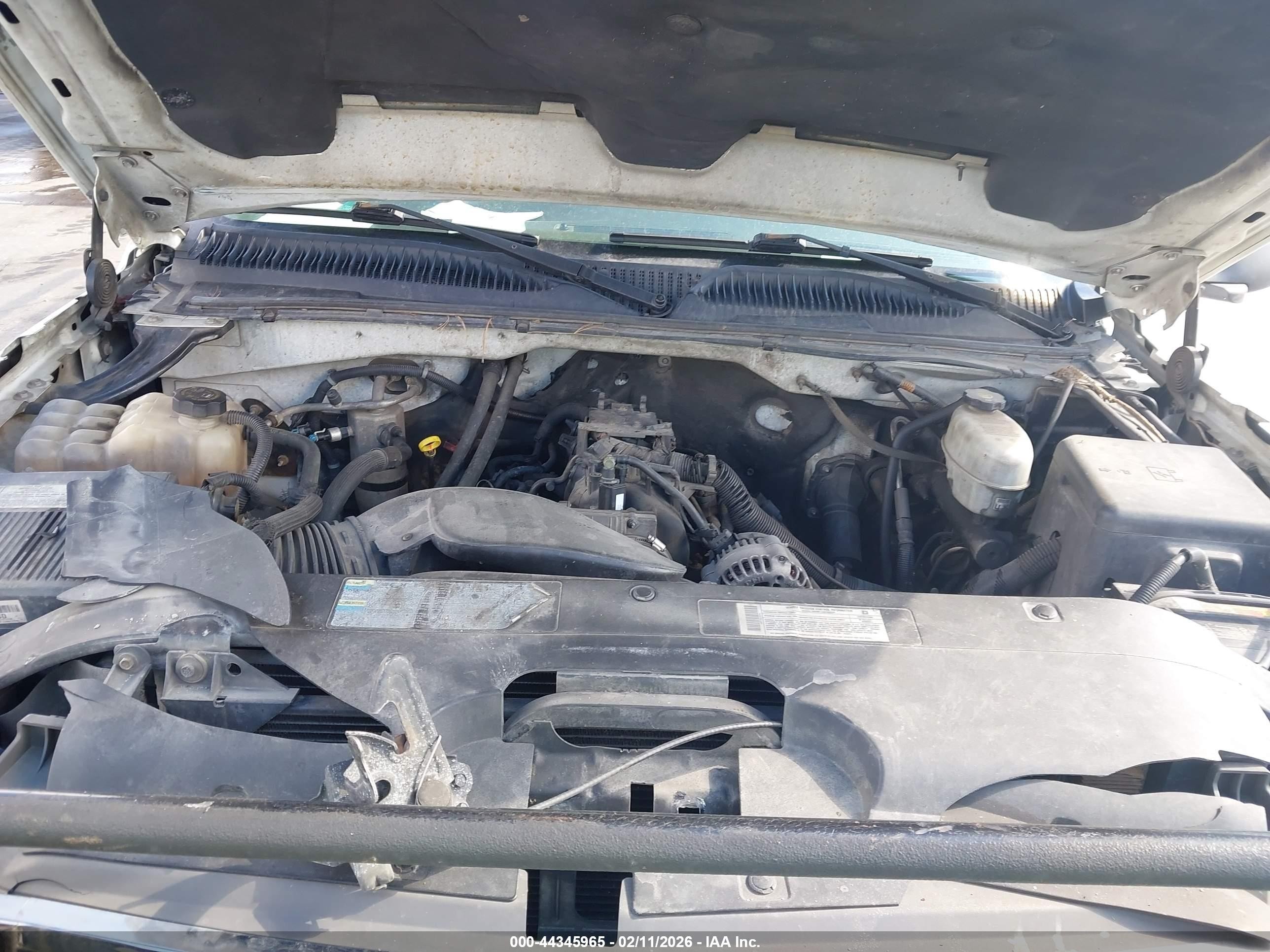 2005 Chevrolet Silverado 2500hd Work Truck White vin: 1GCHC23U75F958397