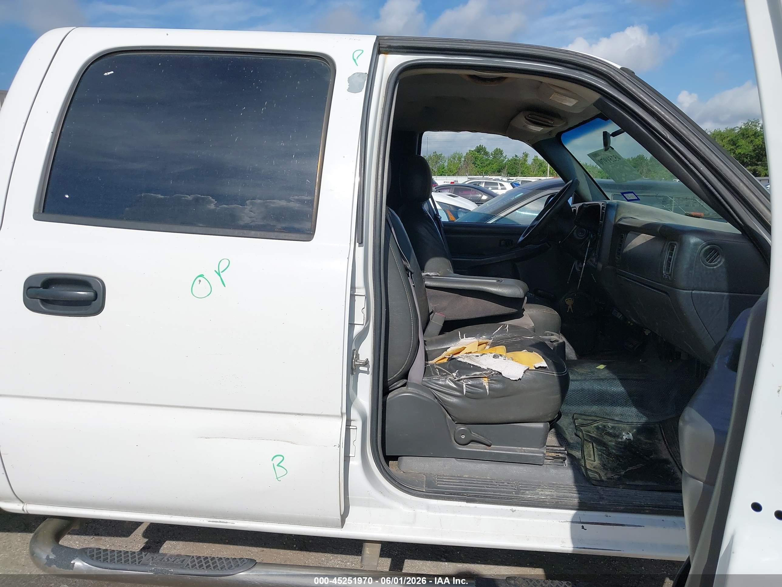 2006 Chevrolet Silverado 2500hd Work Truck White vin: 1GCHC23U86F155390