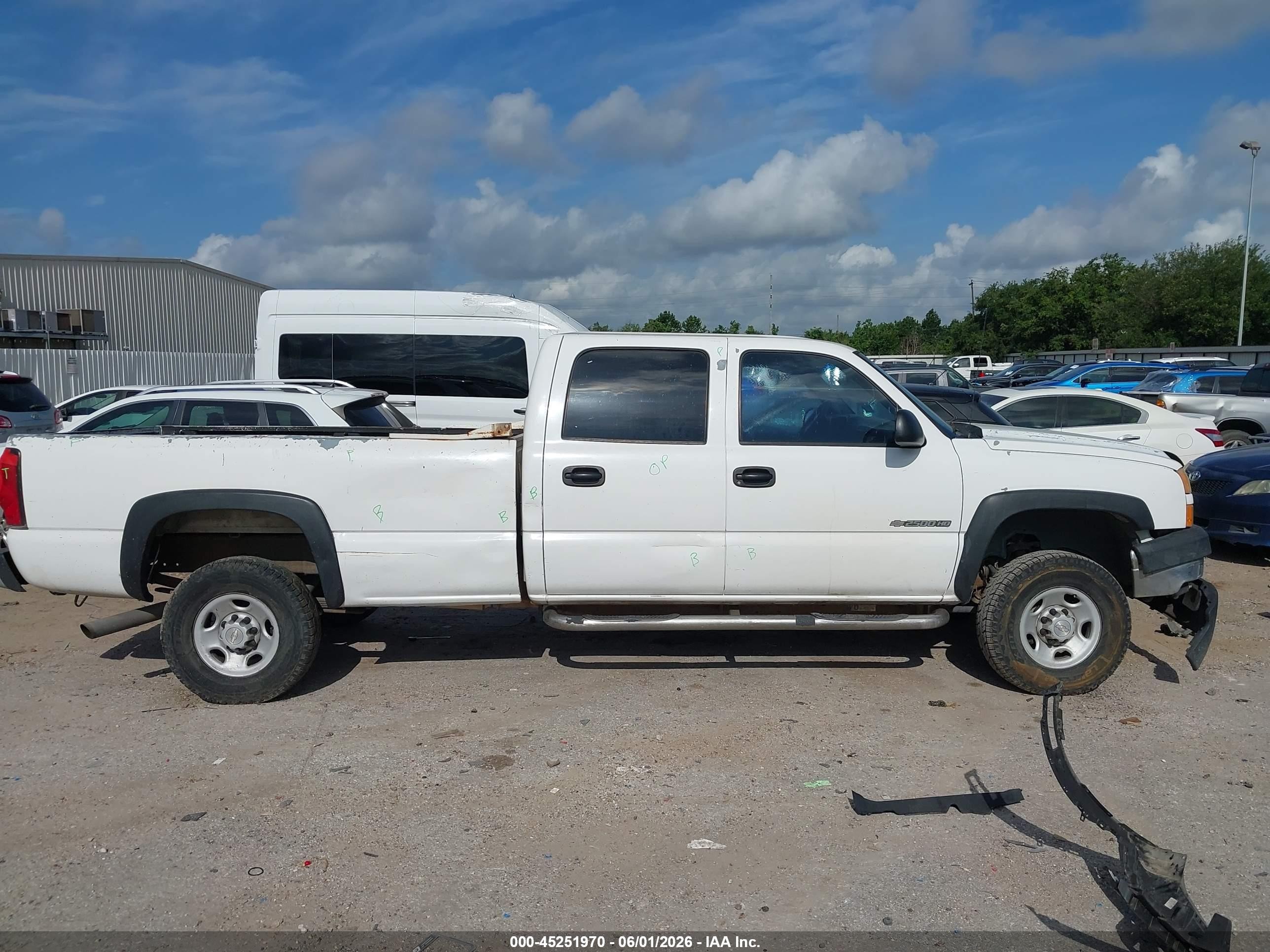 2006 Chevrolet Silverado 2500hd Work Truck White vin: 1GCHC23U86F155390