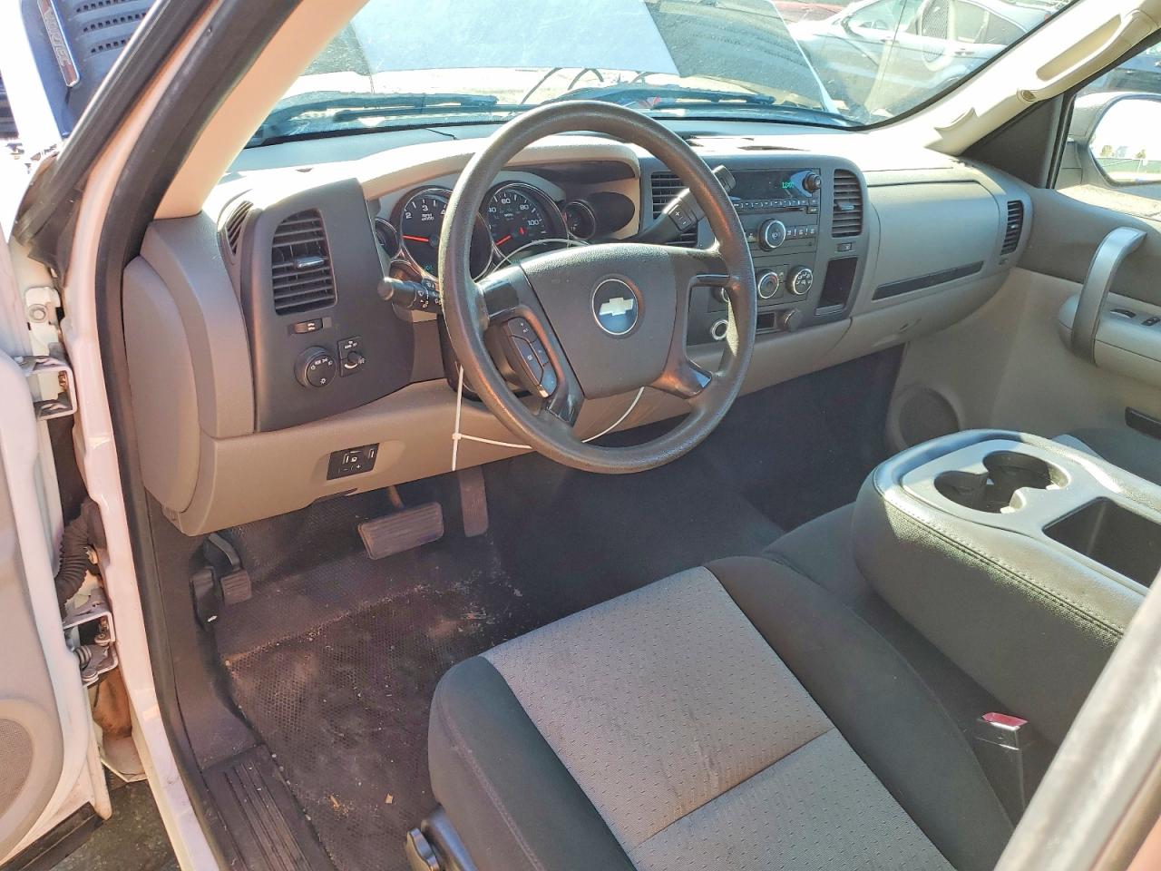 2008 Chevrolet Silverado C2500 Heavy Duty White vin: 1GCHC24K18E211496