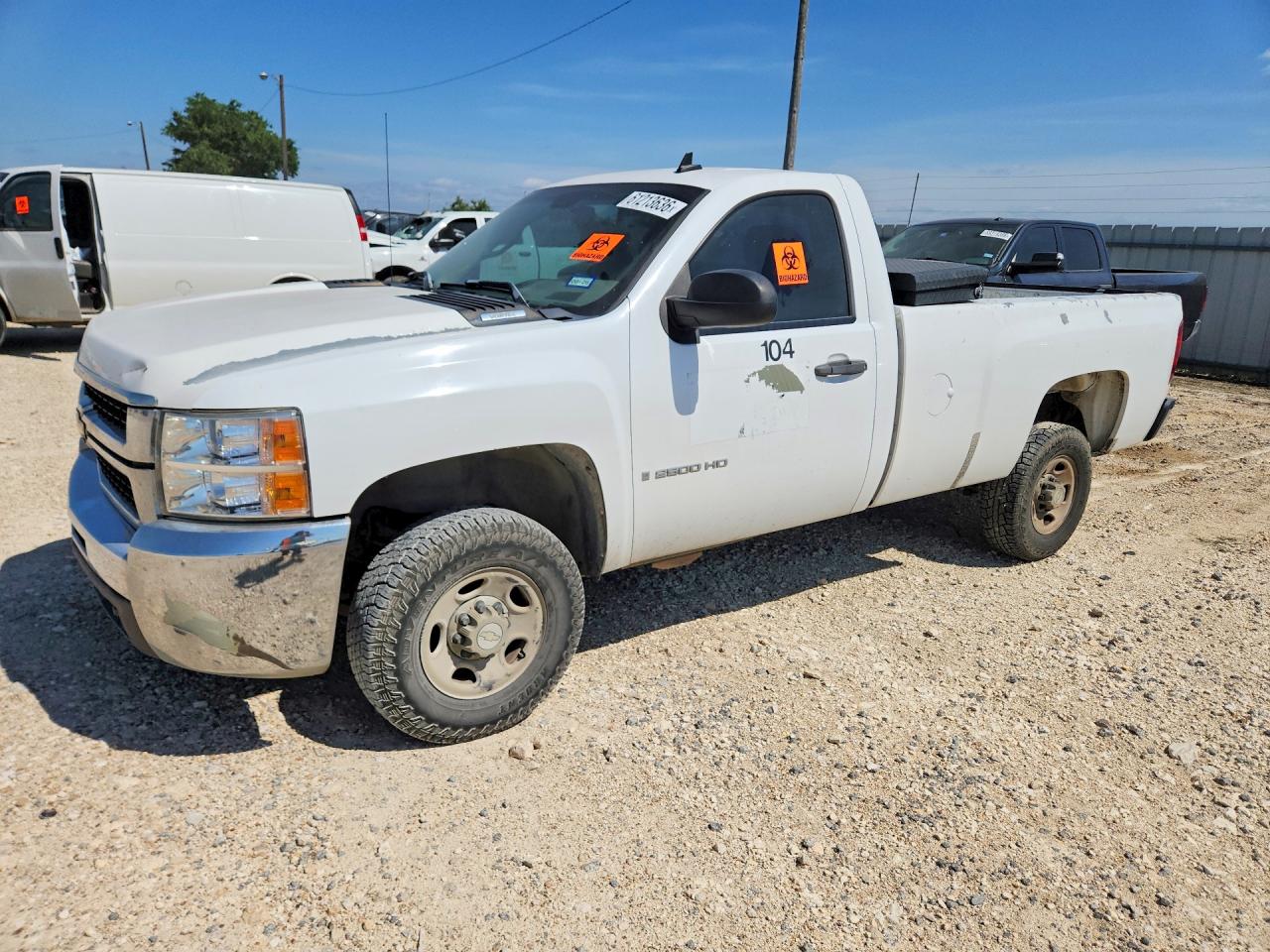 2007 Chevrolet Silverado C2500 Heavy Duty White vin: 1GCHC24K37E514102