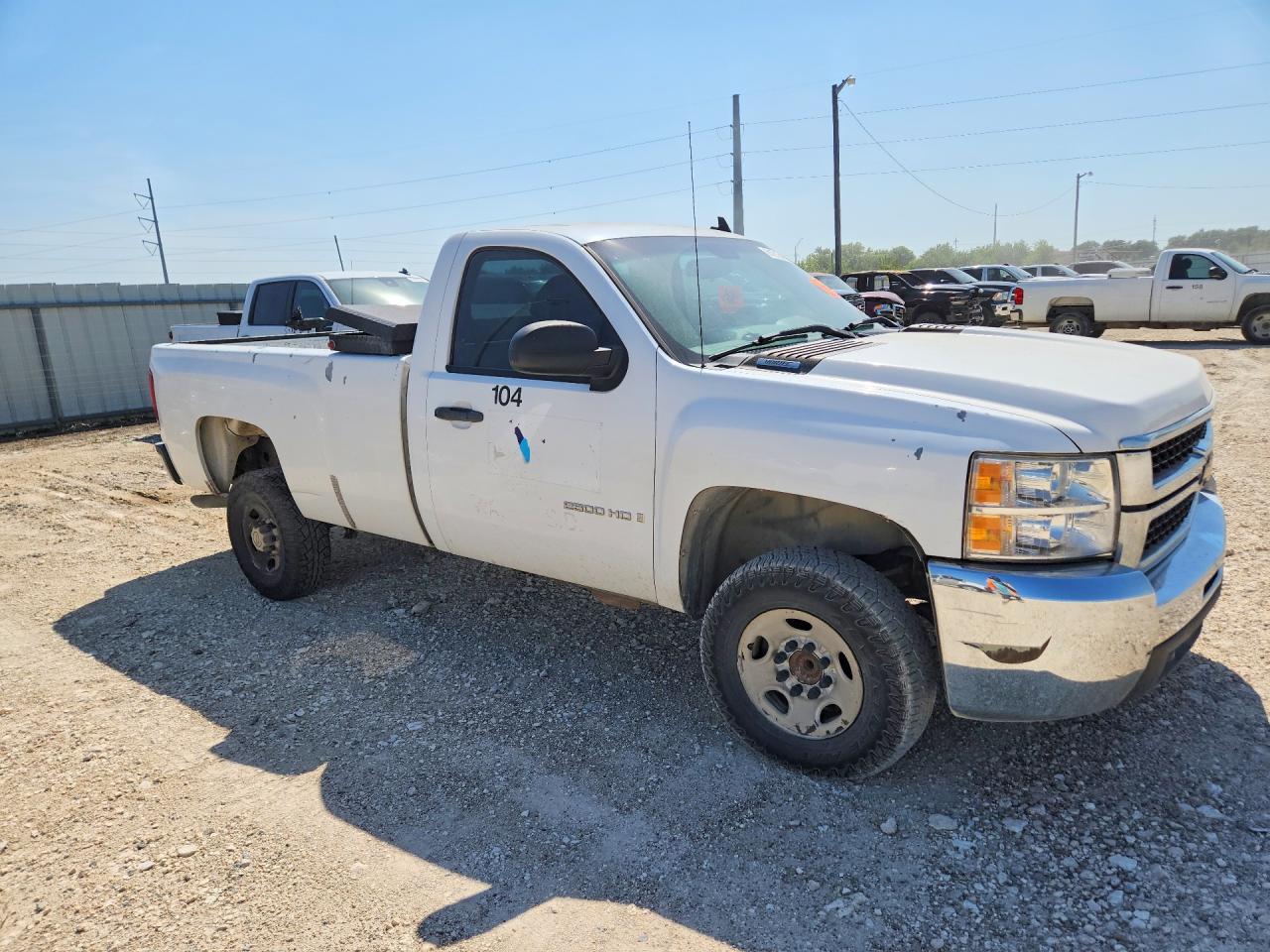 2007 Chevrolet Silverado C2500 Heavy Duty White vin: 1GCHC24K37E514102