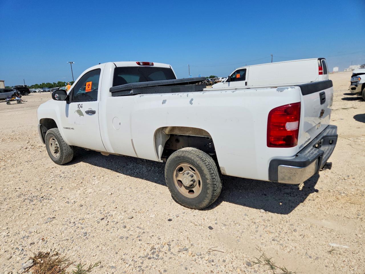 2007 Chevrolet Silverado C2500 Heavy Duty White vin: 1GCHC24K37E514102