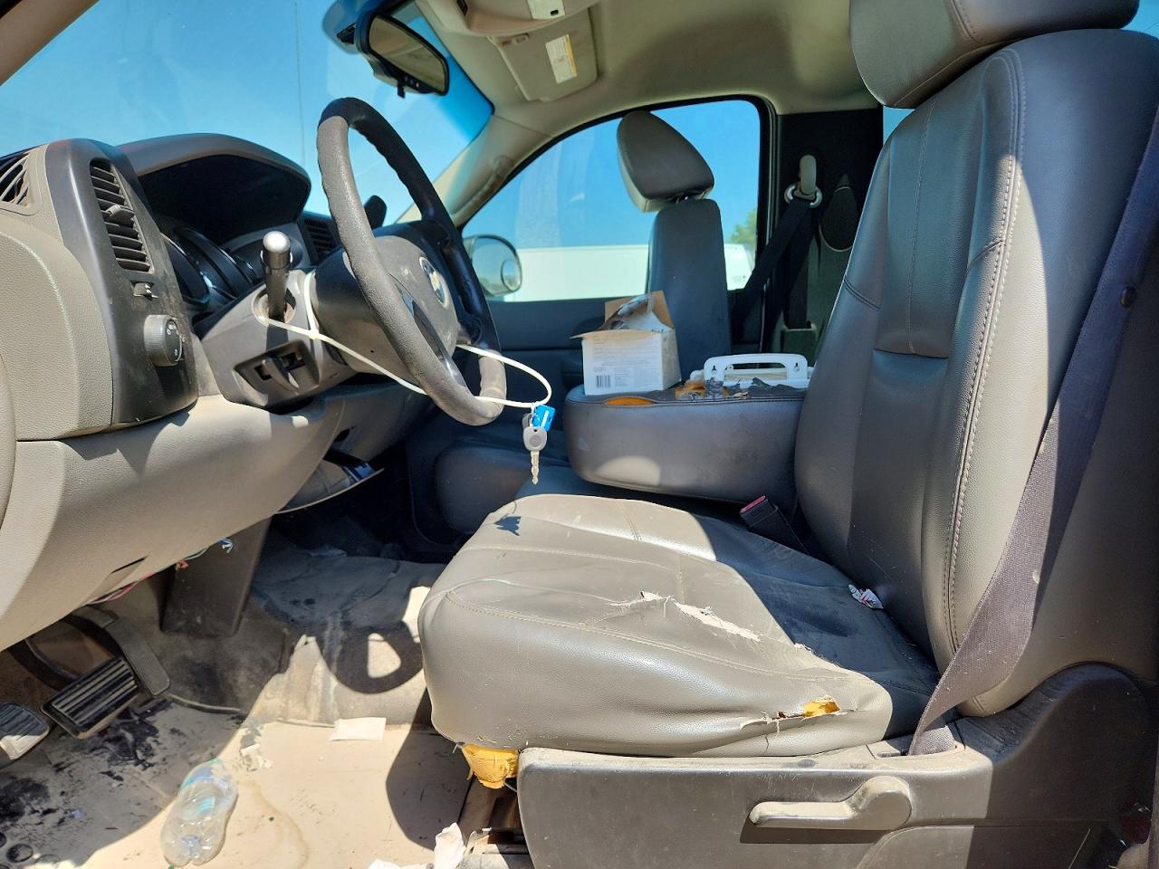2007 Chevrolet Silverado C2500 Heavy Duty White vin: 1GCHC24K37E514102