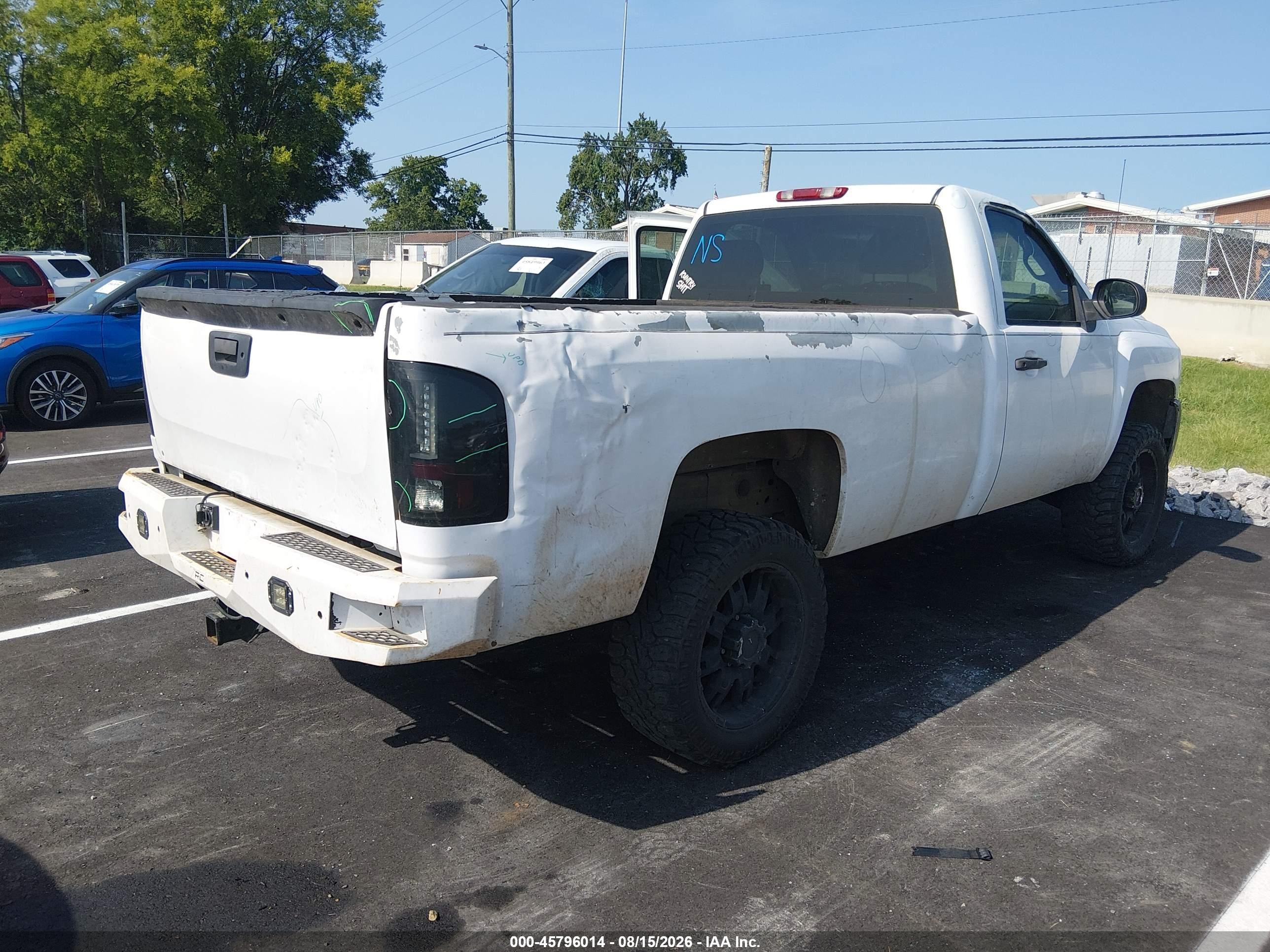 2007 Chevrolet Silverado 2500hd Work Truck White vin: 1GCHC24K97E521572