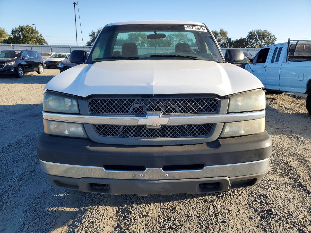 2004 Chevrolet Silverado C2500 Heavy Duty White vin: 1GCHC24U04E140092