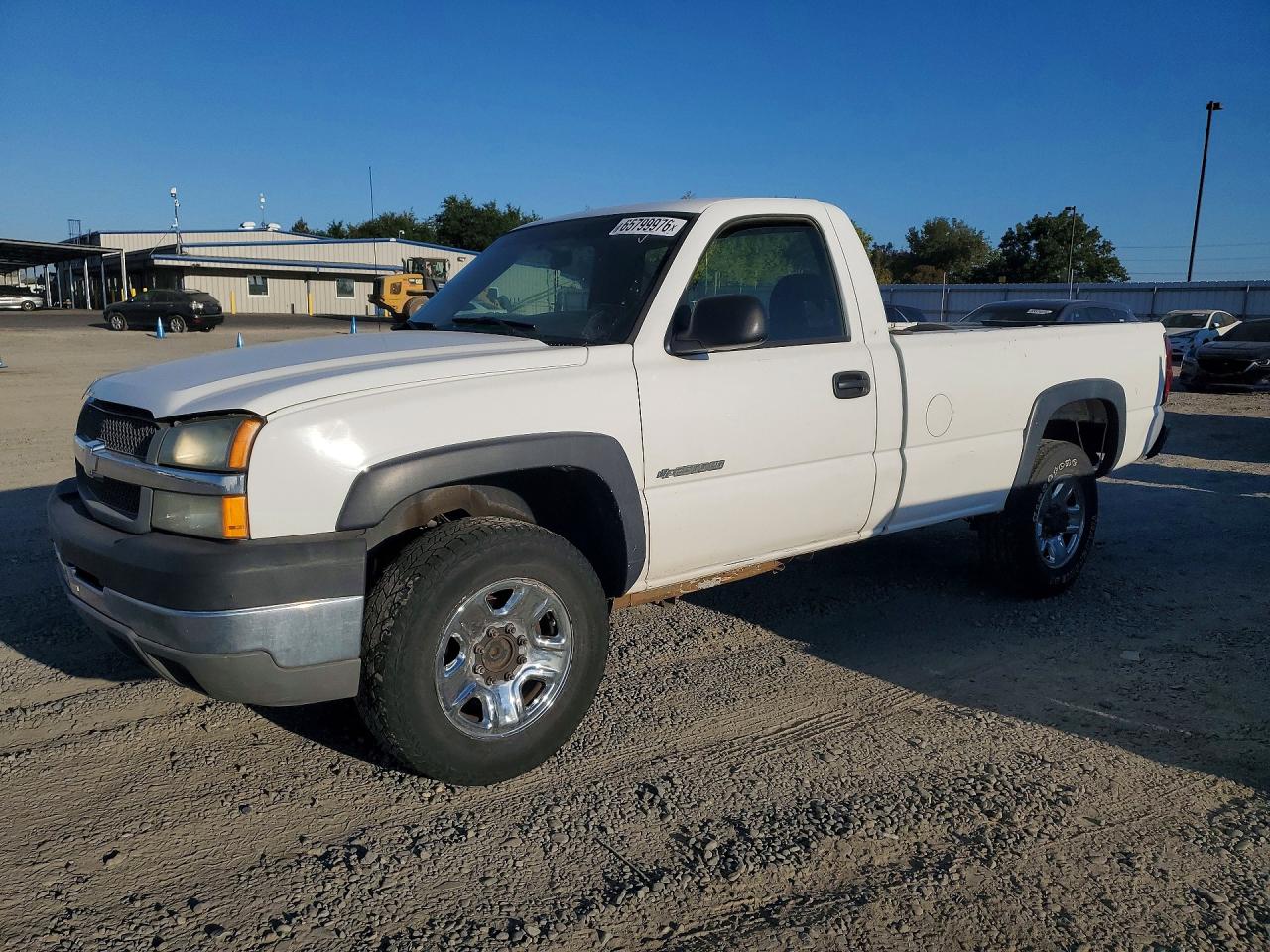 2004 Chevrolet Silverado C2500 Heavy Duty White vin: 1GCHC24U04E140092