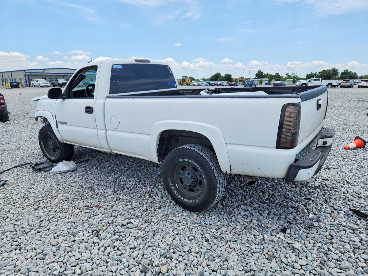 2007 Chevrolet Silverado C2500 Heavy Duty White vin: 1GCHC24U47E129276
