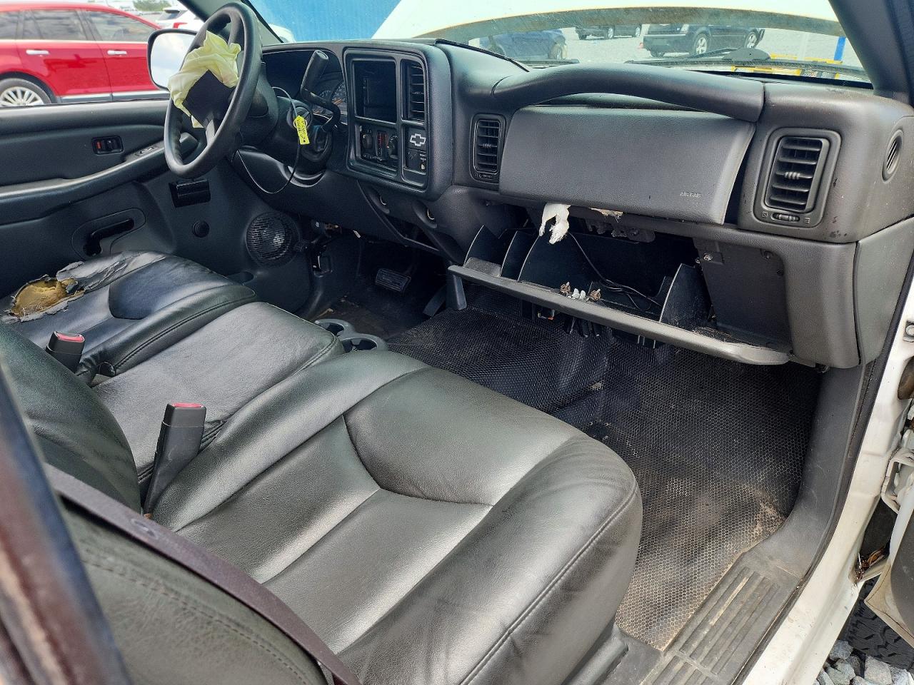 2007 Chevrolet Silverado C2500 Heavy Duty White vin: 1GCHC24U47E129276