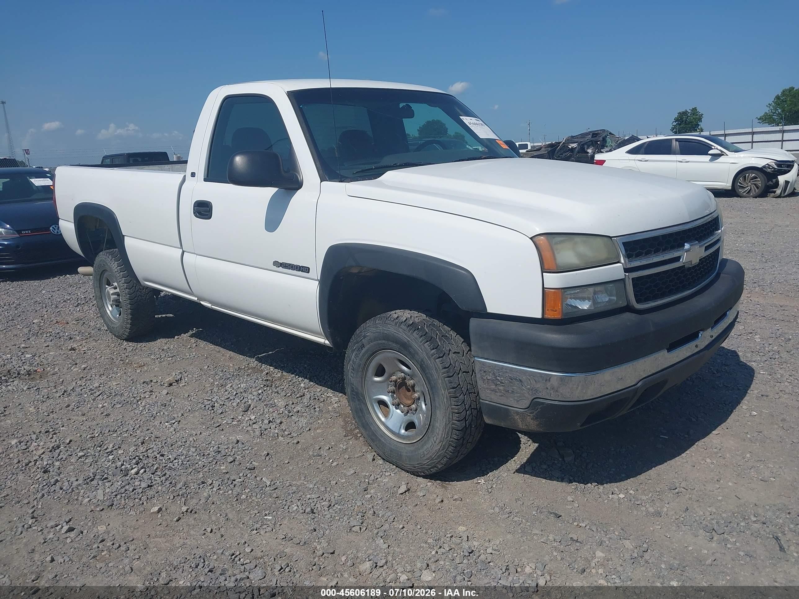 2007 Chevrolet Silverado 2500hd Classic Ls White vin: 1GCHC24U57E199546