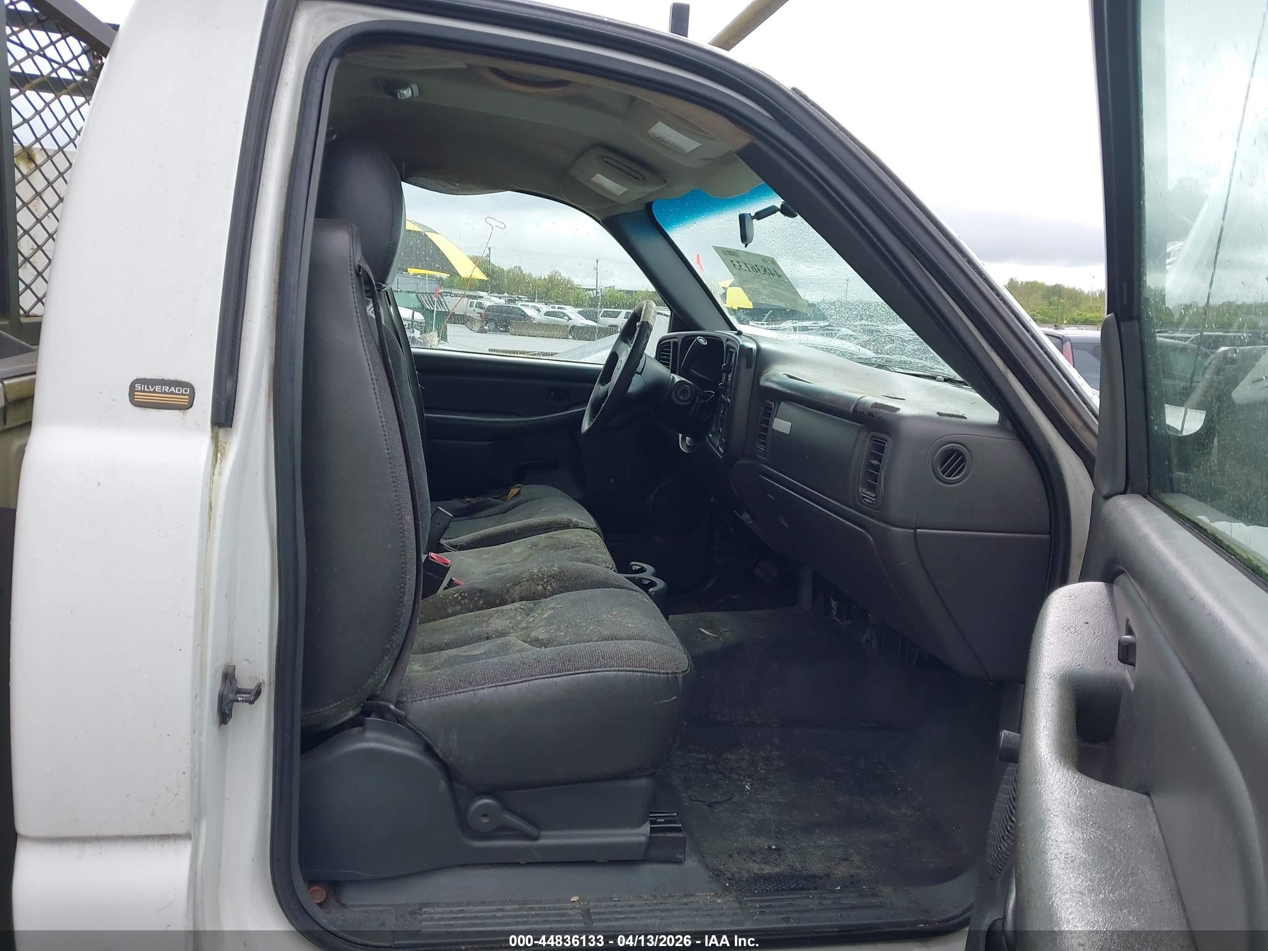 2003 Chevrolet Silverado 2500hd Work Truck White vin: 1GCHC24U73Z233408