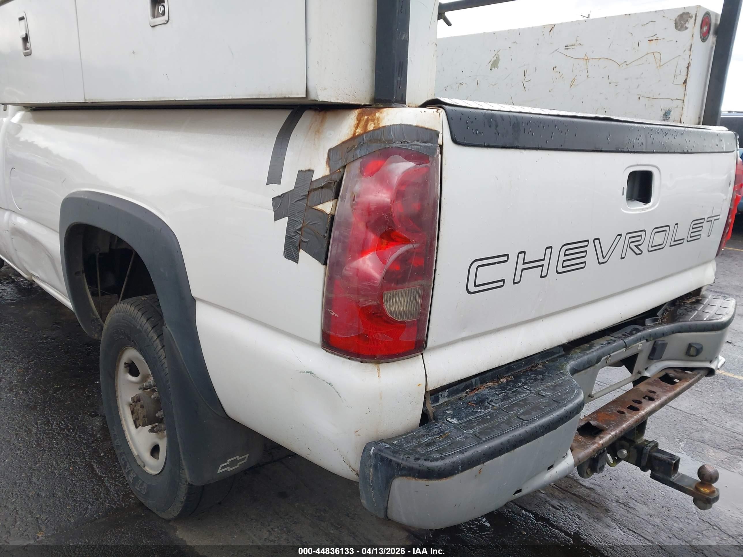 2003 Chevrolet Silverado 2500hd Work Truck White vin: 1GCHC24U73Z233408
