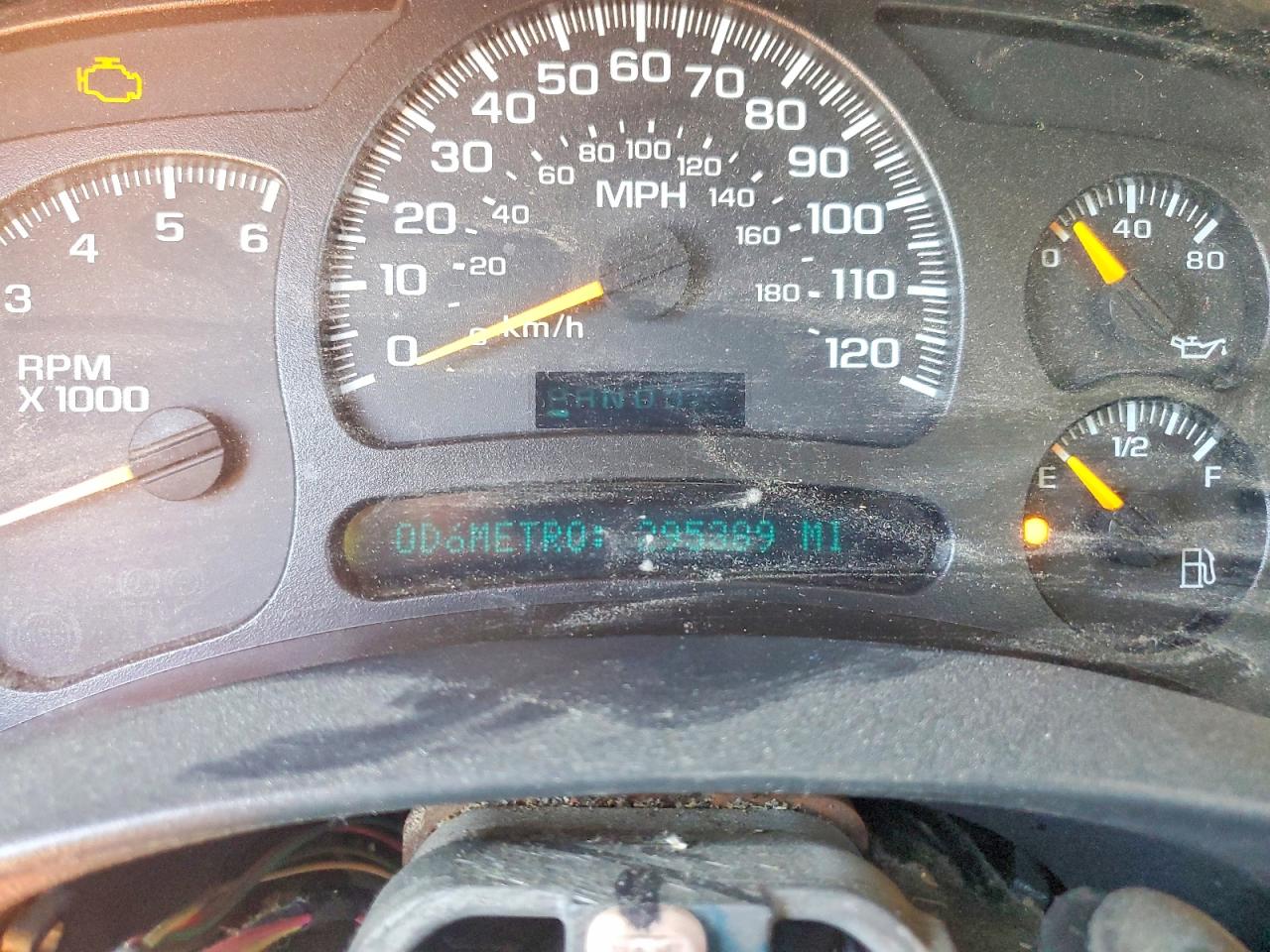 2005 Chevrolet Silverado C2500 Heavy Duty White vin: 1GCHC24U75E307243