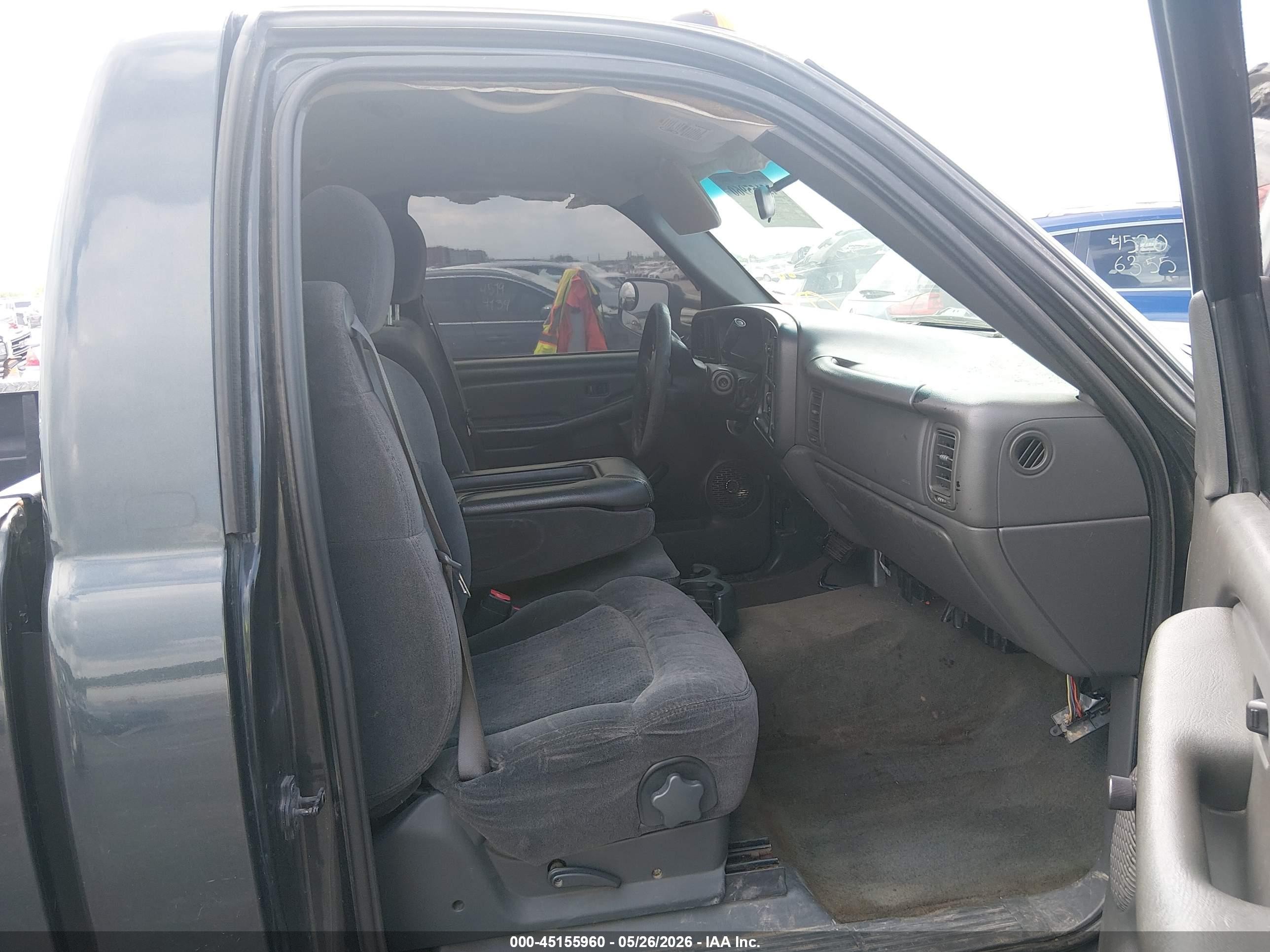 2003 Chevrolet Silverado 2500hd   Black vin: 1GCHC24U83E160900