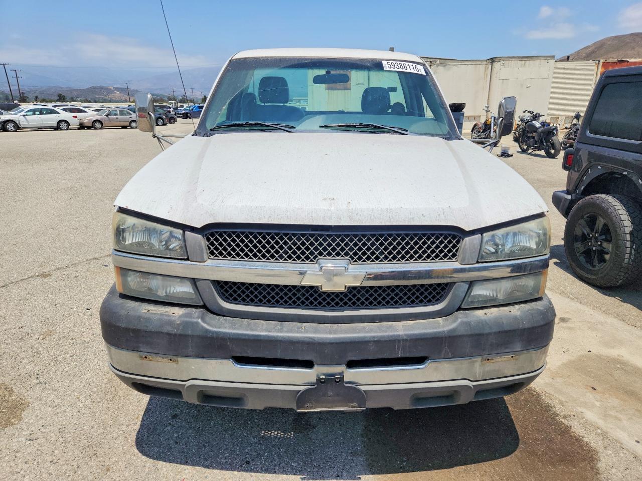 2003 Chevrolet Silverado C2500 Heavy Duty White vin: 1GCHC24U93E171193