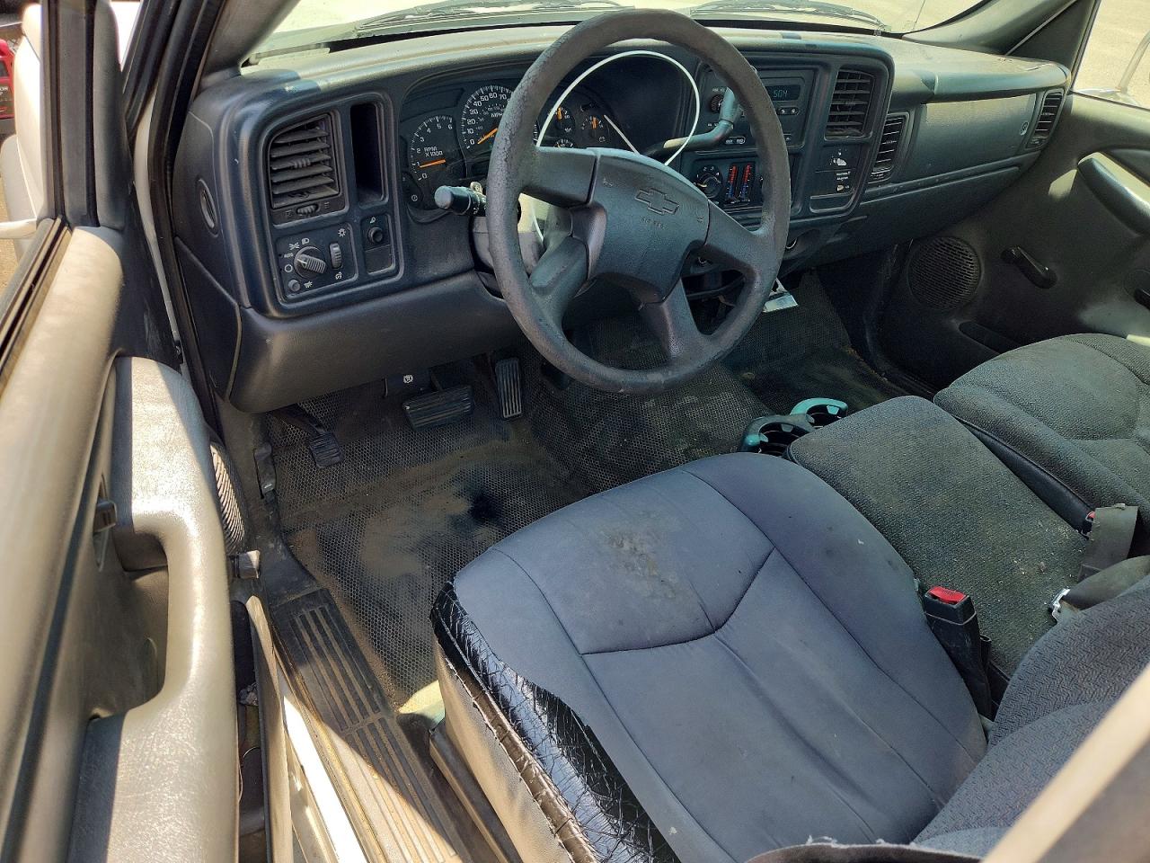 2003 Chevrolet Silverado C2500 Heavy Duty White vin: 1GCHC24U93E171193
