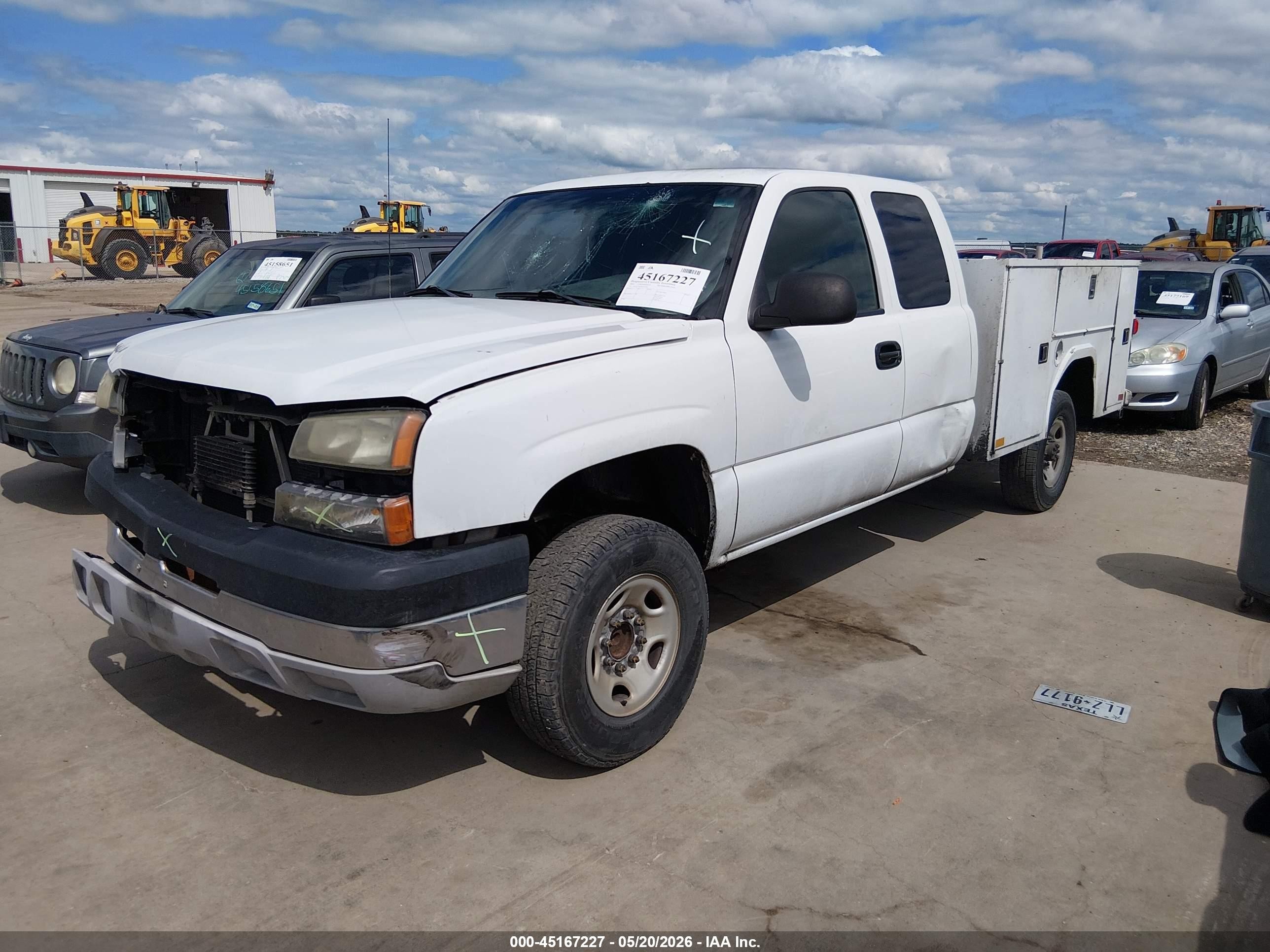 2003 Chevrolet Silverado 2500hd   White vin: 1GCHC29173E352548