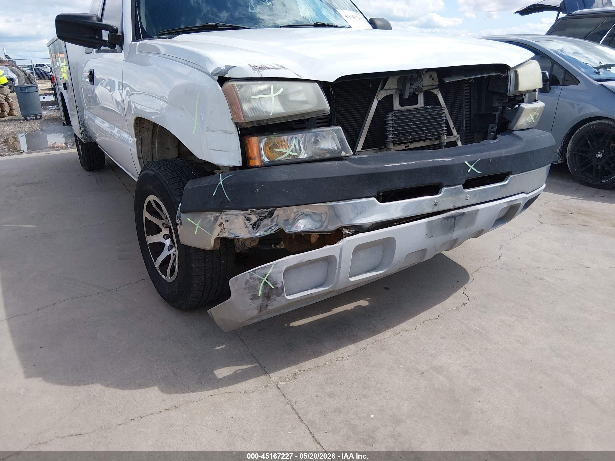 2003 Chevrolet Silverado 2500hd   White vin: 1GCHC29173E352548