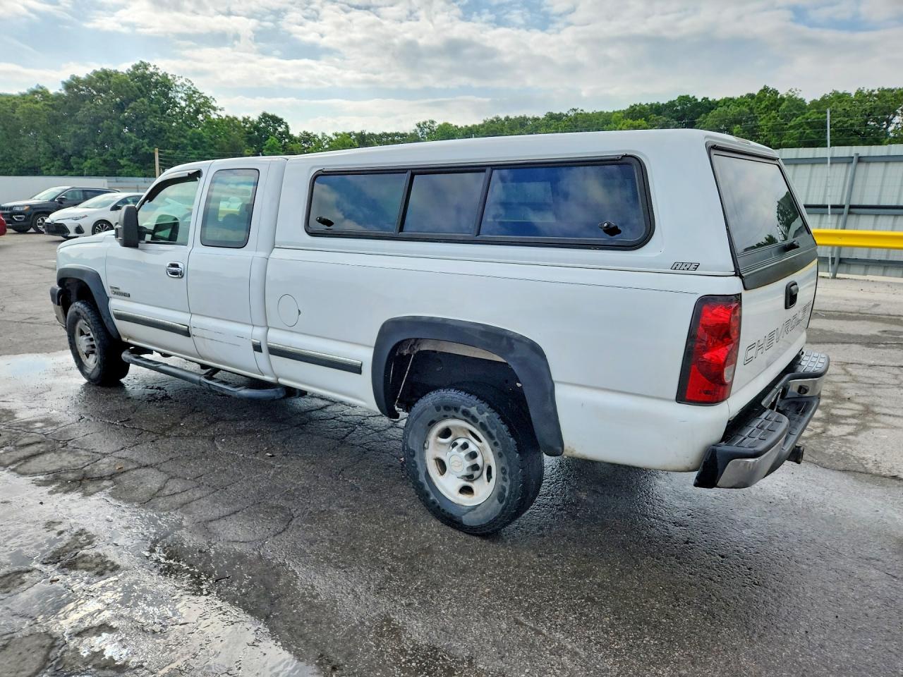 2006 Chevrolet Silverado C2500 Heavy Duty White vin: 1GCHC29D66E189101