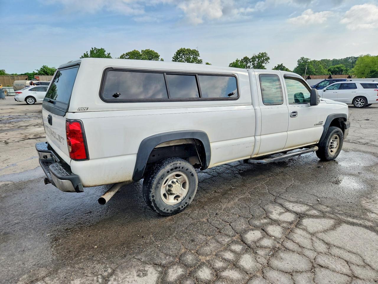 2006 Chevrolet Silverado C2500 Heavy Duty White vin: 1GCHC29D66E189101