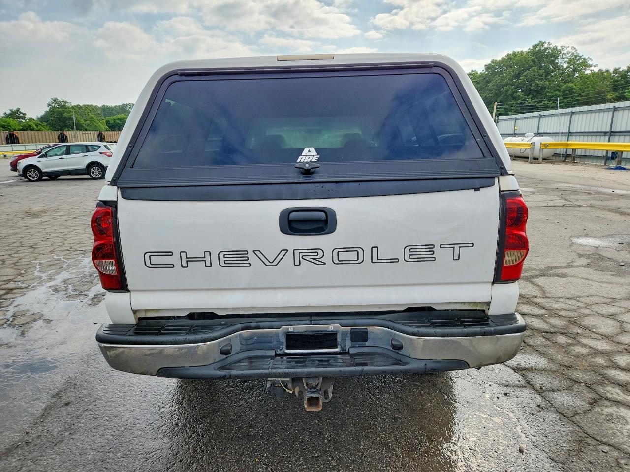 2006 Chevrolet Silverado C2500 Heavy Duty White vin: 1GCHC29D66E189101
