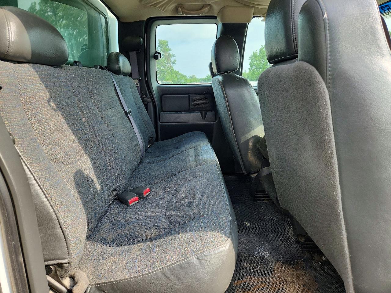 2006 Chevrolet Silverado C2500 Heavy Duty White vin: 1GCHC29D66E189101
