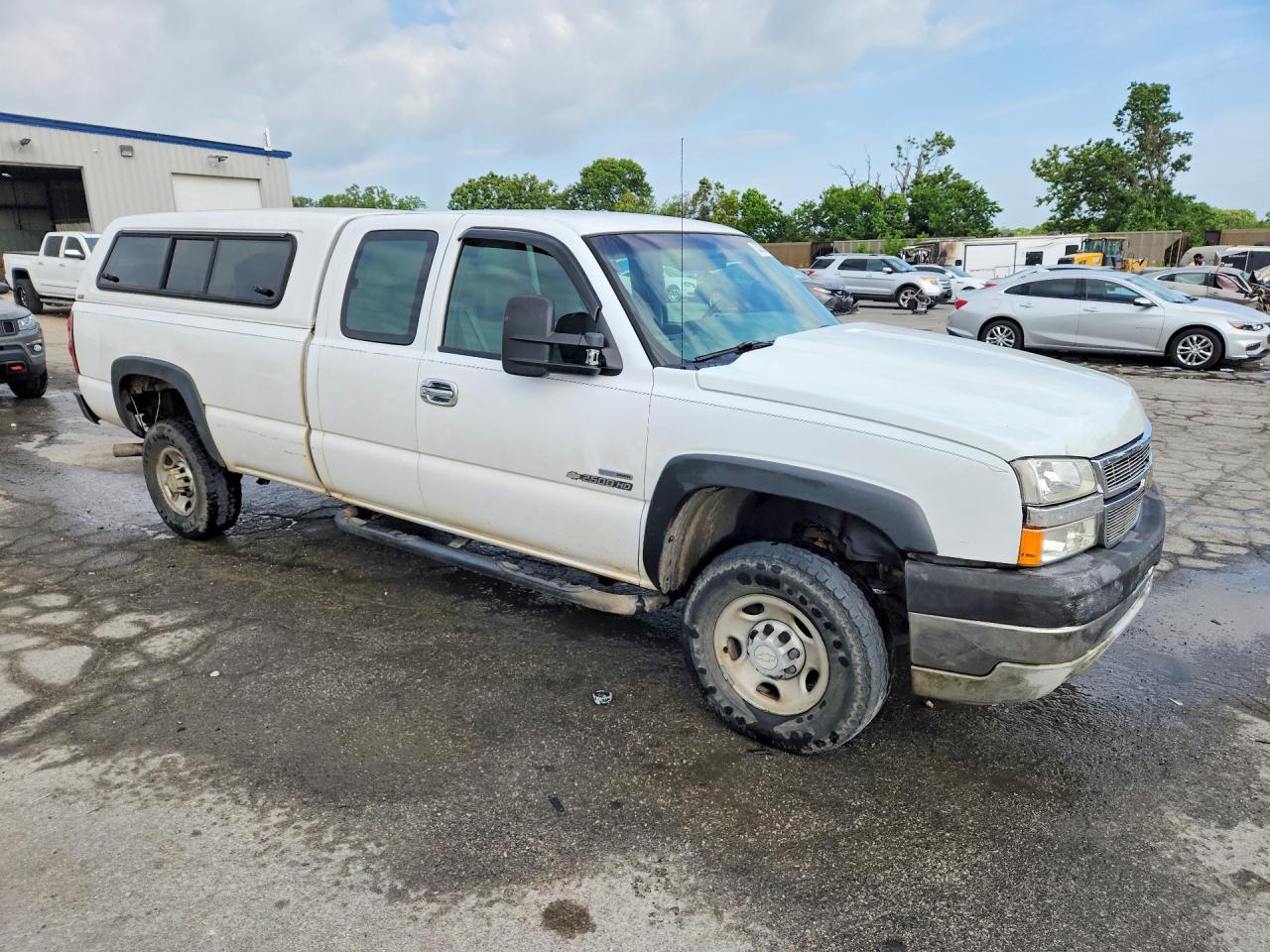2006 Chevrolet Silverado C2500 Heavy Duty White vin: 1GCHC29D66E189101