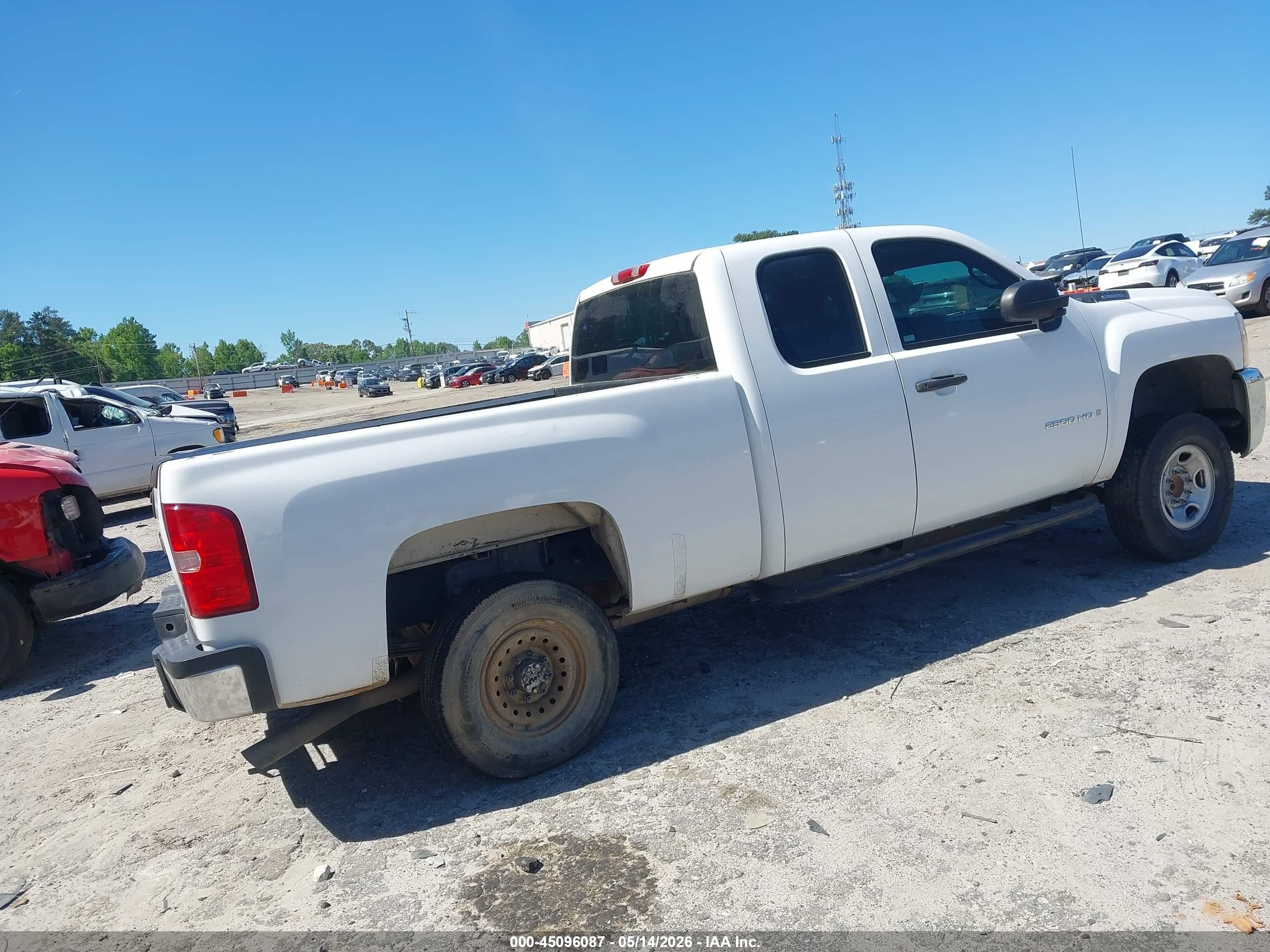 2007 Chevrolet Silverado 2500hd Work Truck White vin: 1GCHC29K37E576611