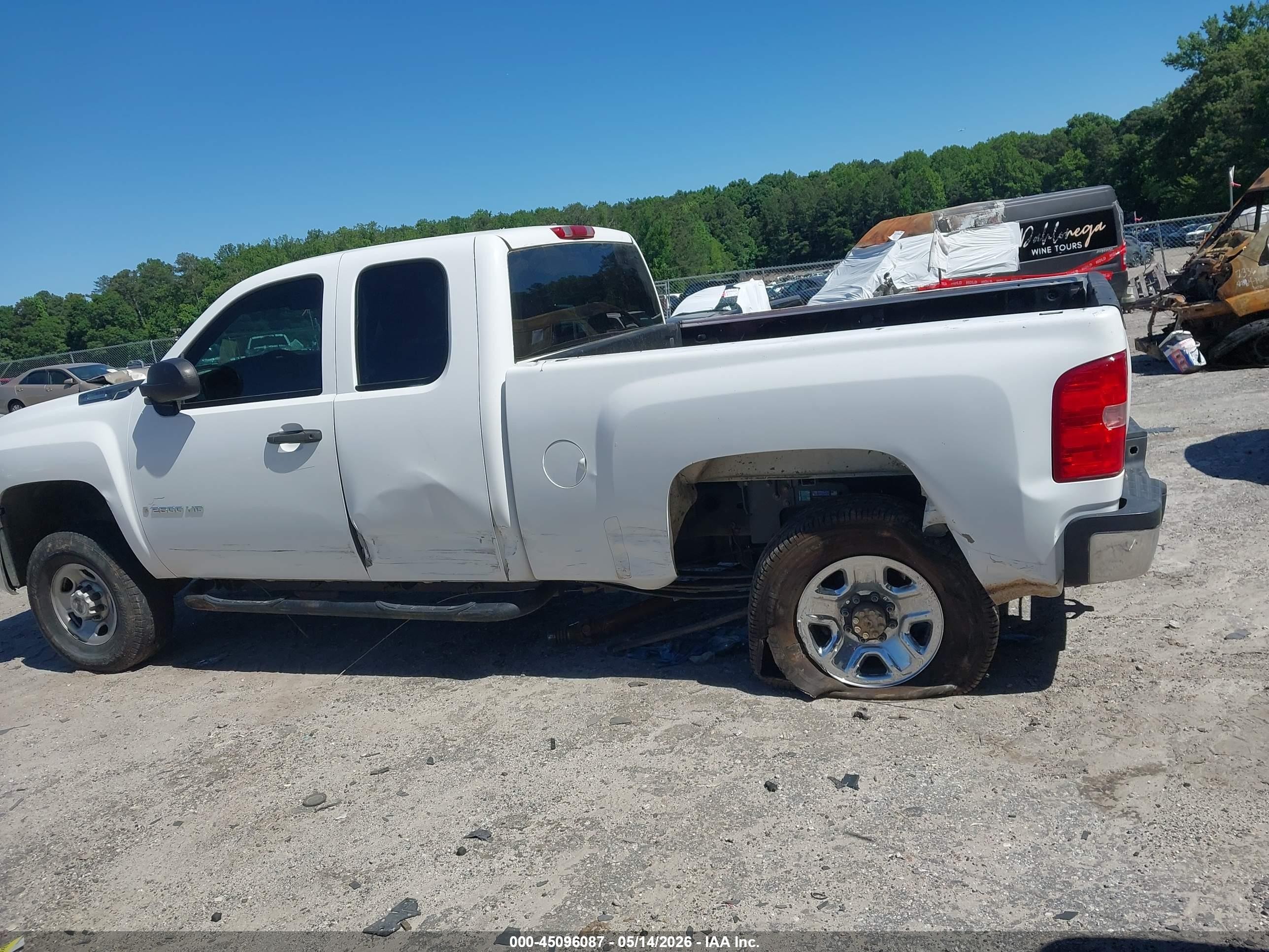 2007 Chevrolet Silverado 2500hd Work Truck White vin: 1GCHC29K37E576611