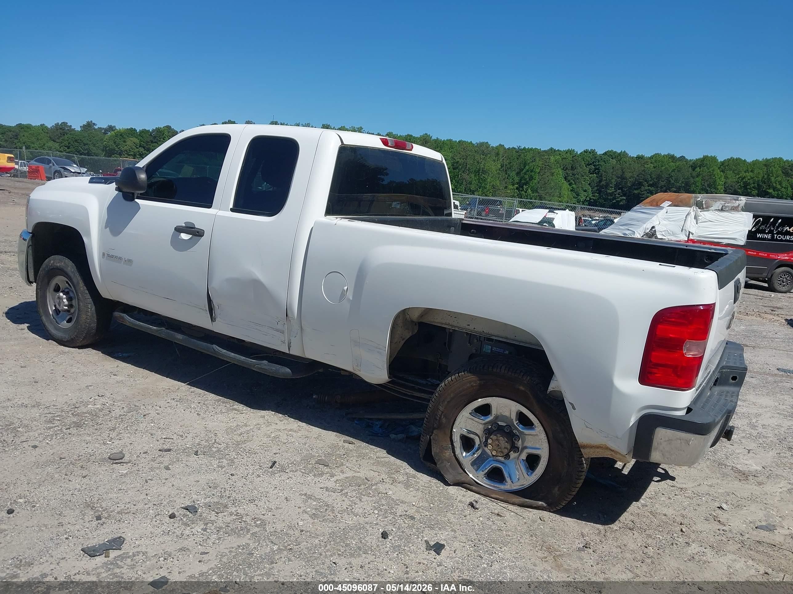 2007 Chevrolet Silverado 2500hd Work Truck White vin: 1GCHC29K37E576611