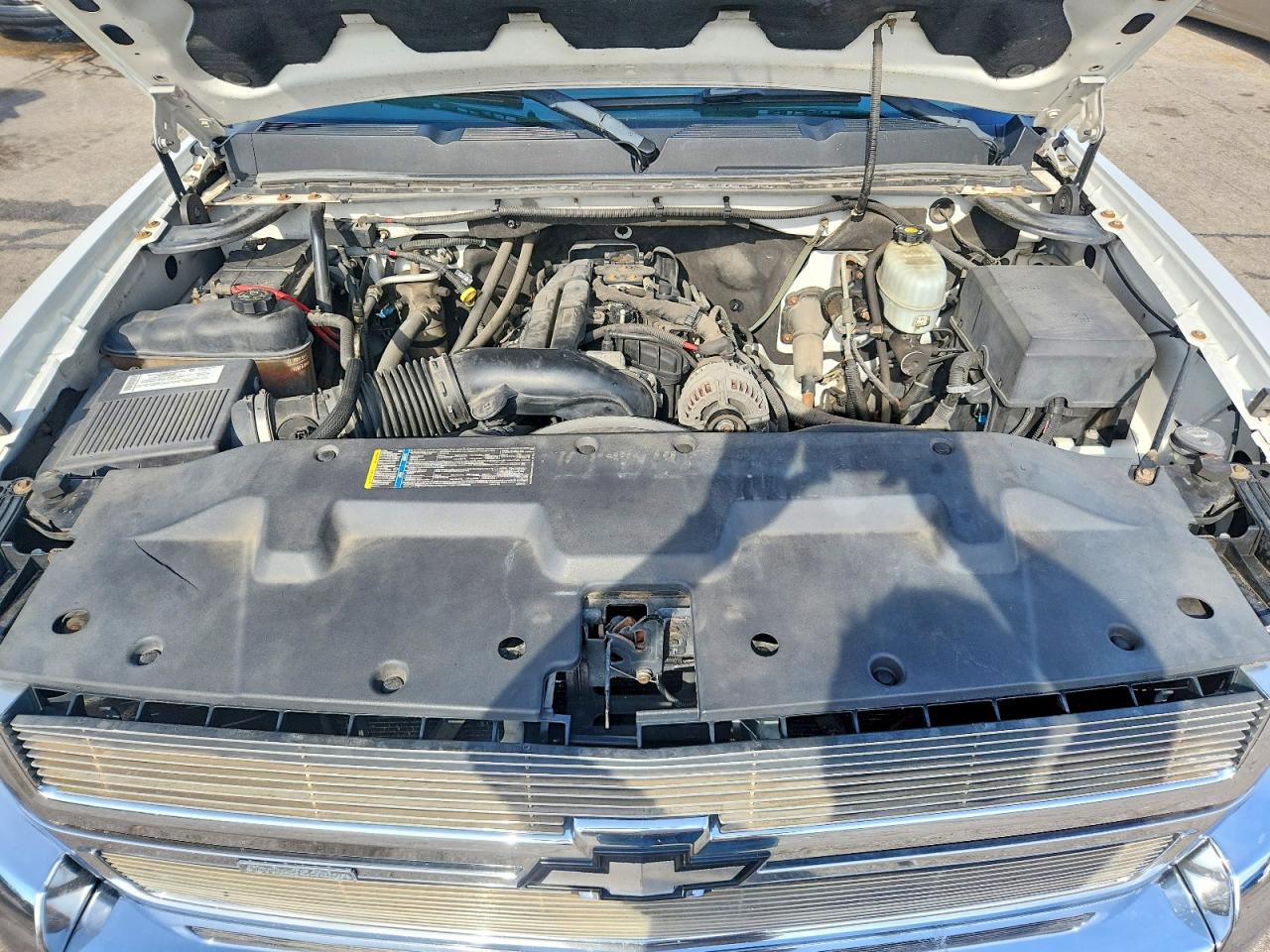2007 Chevrolet Silverado C2500 Heavy Duty White vin: 1GCHC29K57E596925