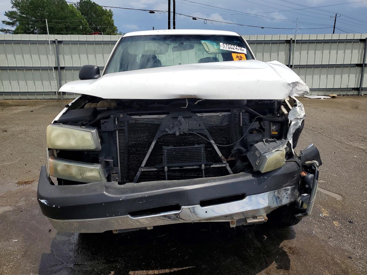2005 Chevrolet Silverado C2500 Heavy Duty White vin: 1GCHC29U05E323244