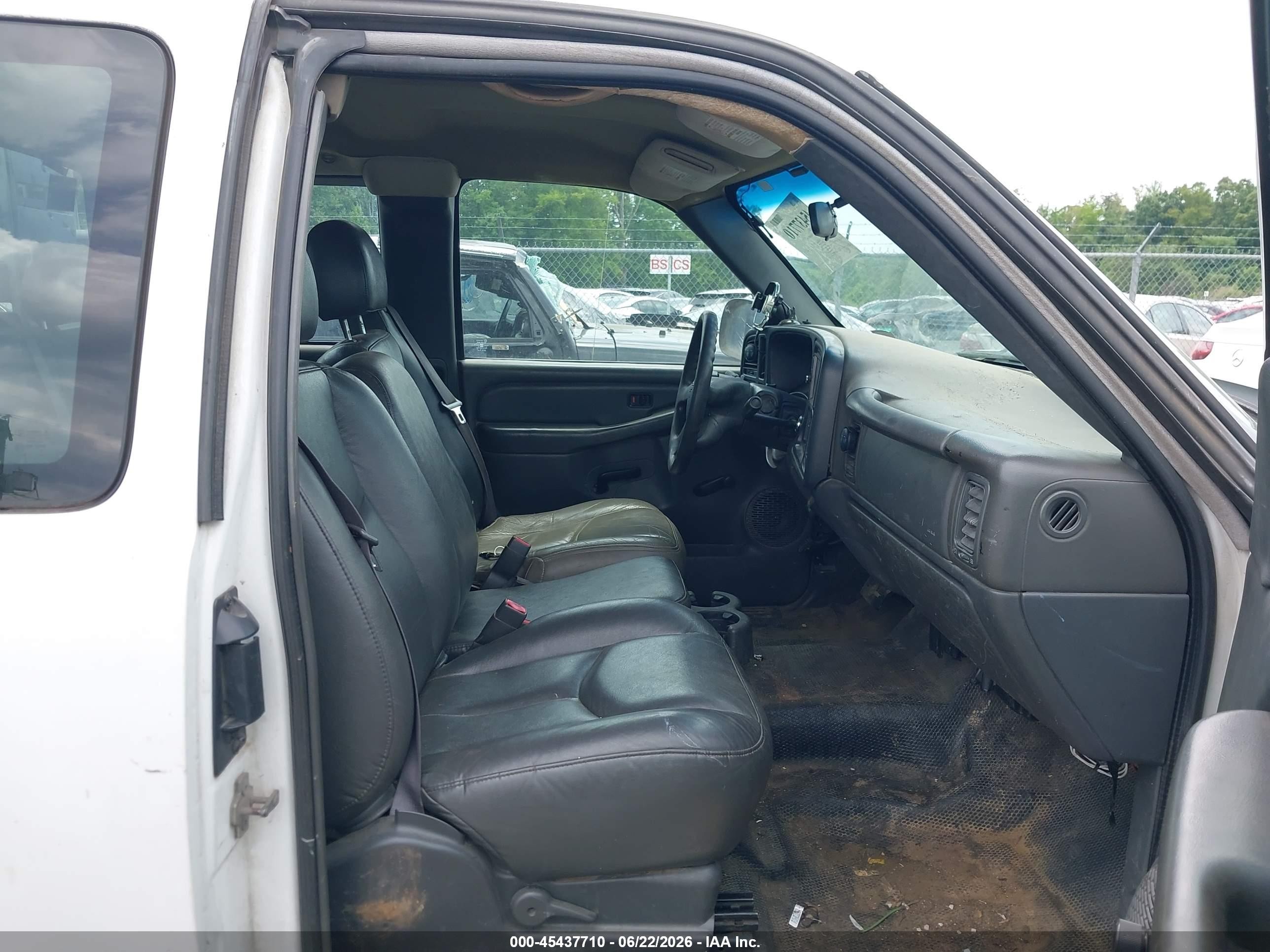 2007 Chevrolet Silverado 2500hd Classic Work Truck Белый vin: 1GCHC29U07E118526