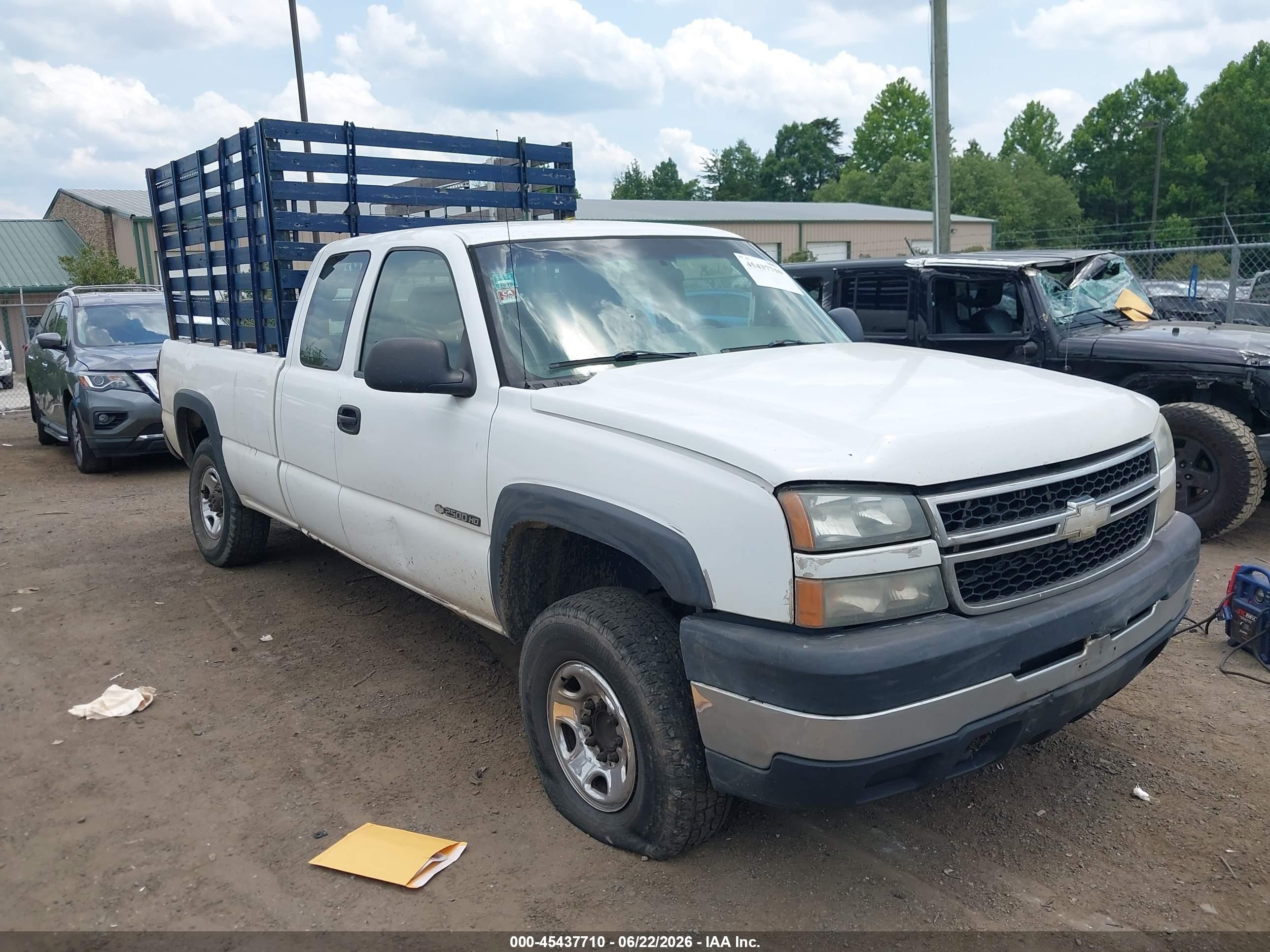 2007 Chevrolet Silverado 2500hd Classic Work Truck White vin: 1GCHC29U07E118526
