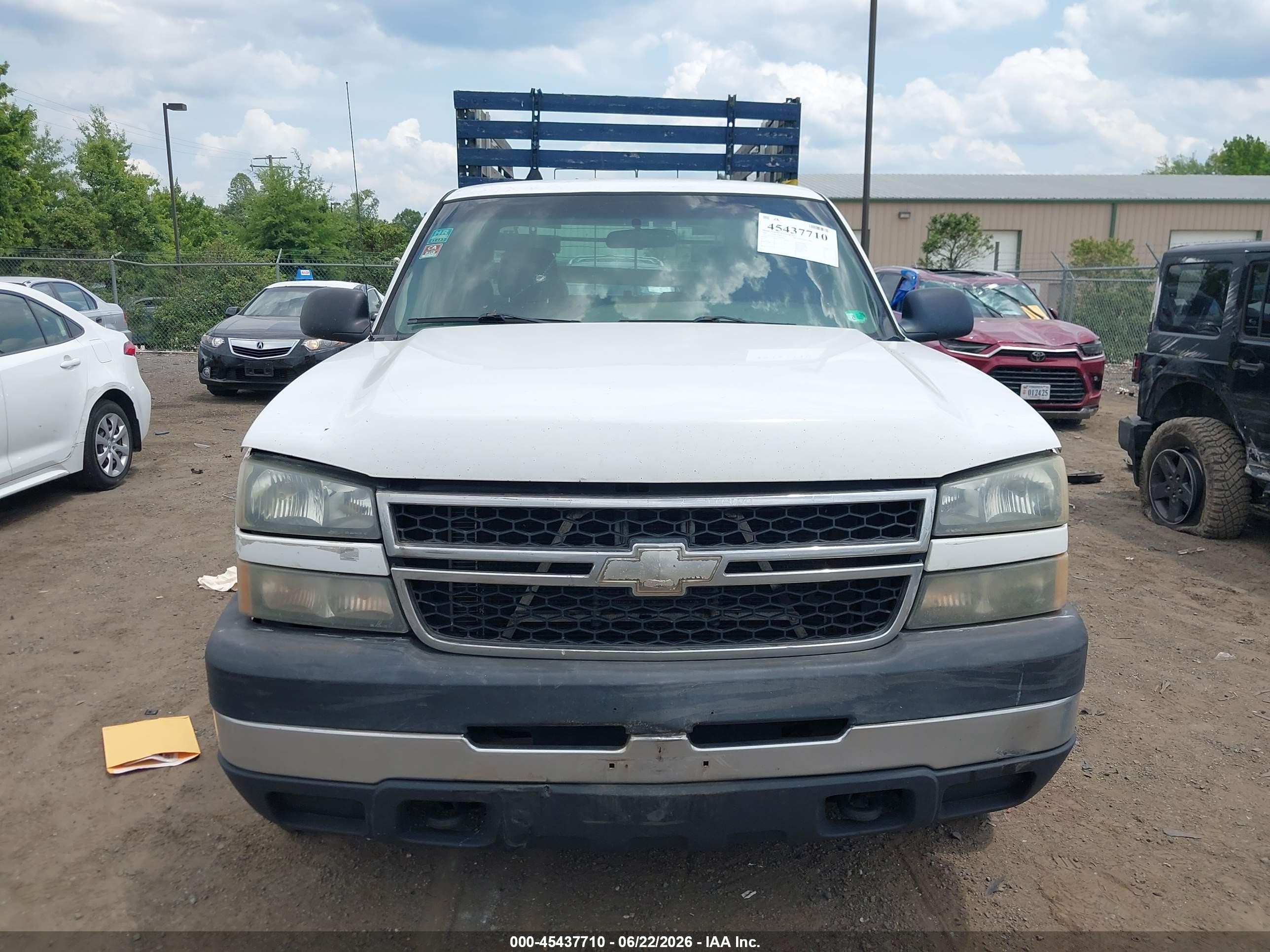 2007 Chevrolet Silverado 2500hd Classic Work Truck Белый vin: 1GCHC29U07E118526