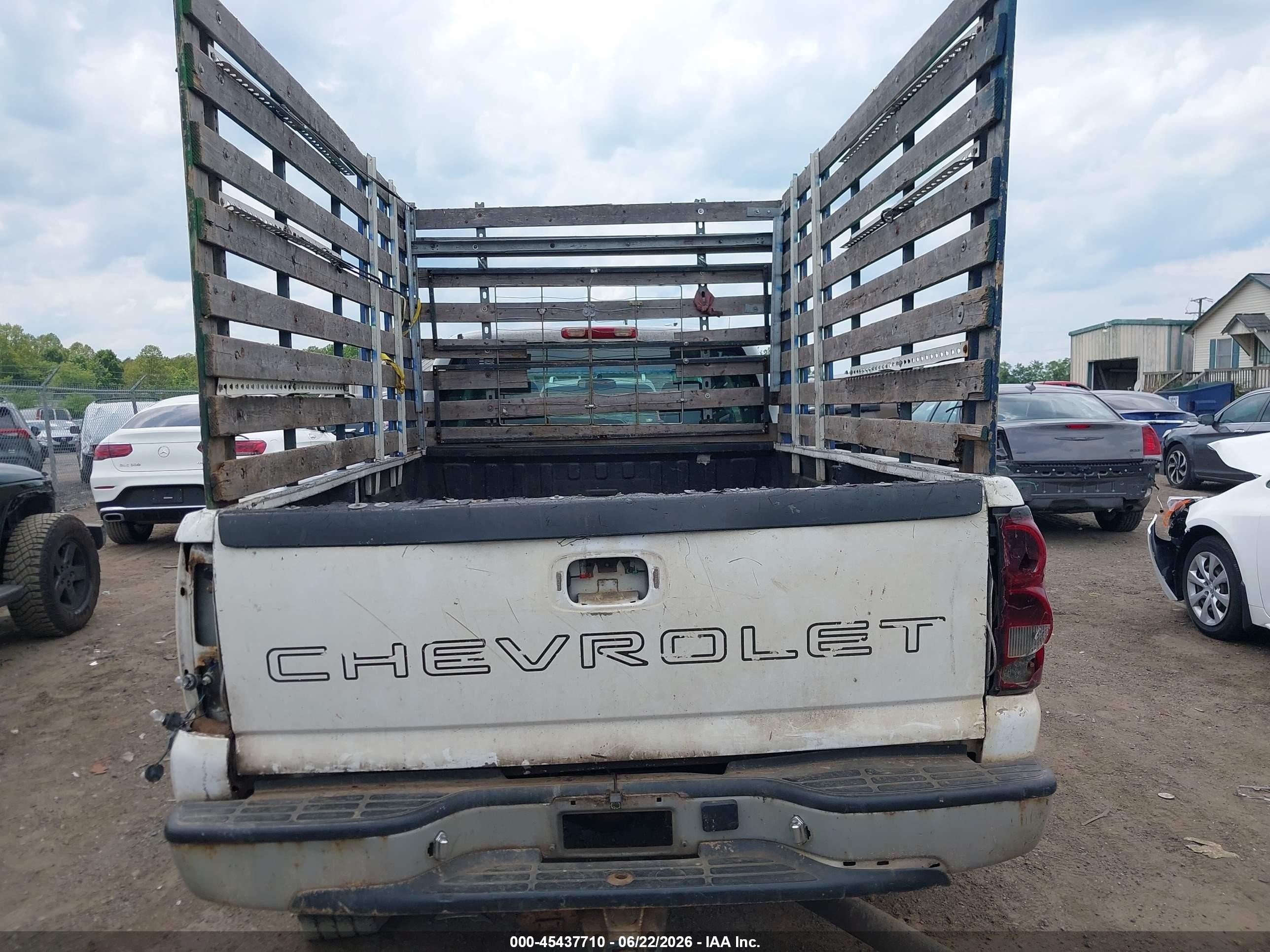 2007 Chevrolet Silverado 2500hd Classic Work Truck Белый vin: 1GCHC29U07E118526