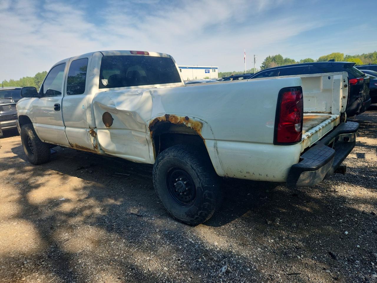 2007 Chevrolet Silverado C2500 Heavy Duty White vin: 1GCHC29U17E104196