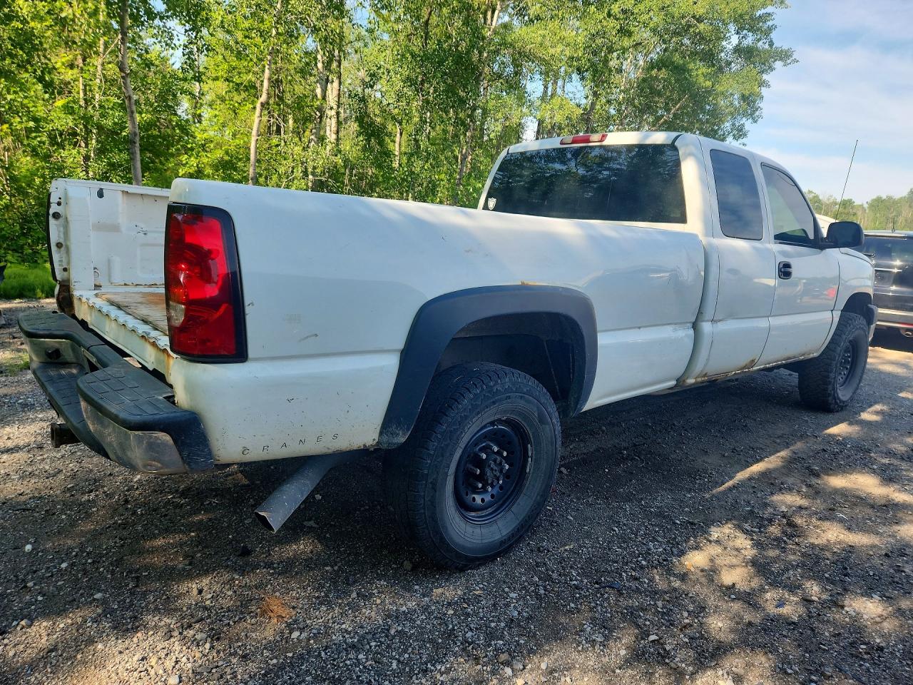 2007 Chevrolet Silverado C2500 Heavy Duty White vin: 1GCHC29U17E104196