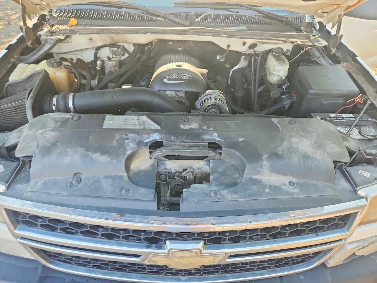 2007 Chevrolet Silverado C2500 Heavy Duty White vin: 1GCHC29U17E104196